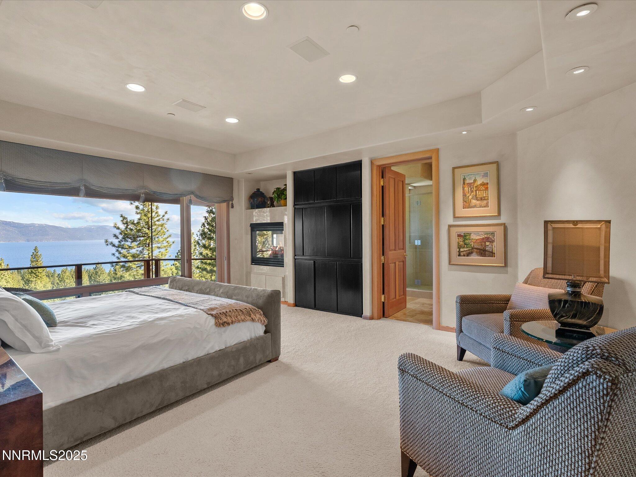 079-Interior junior suite and view