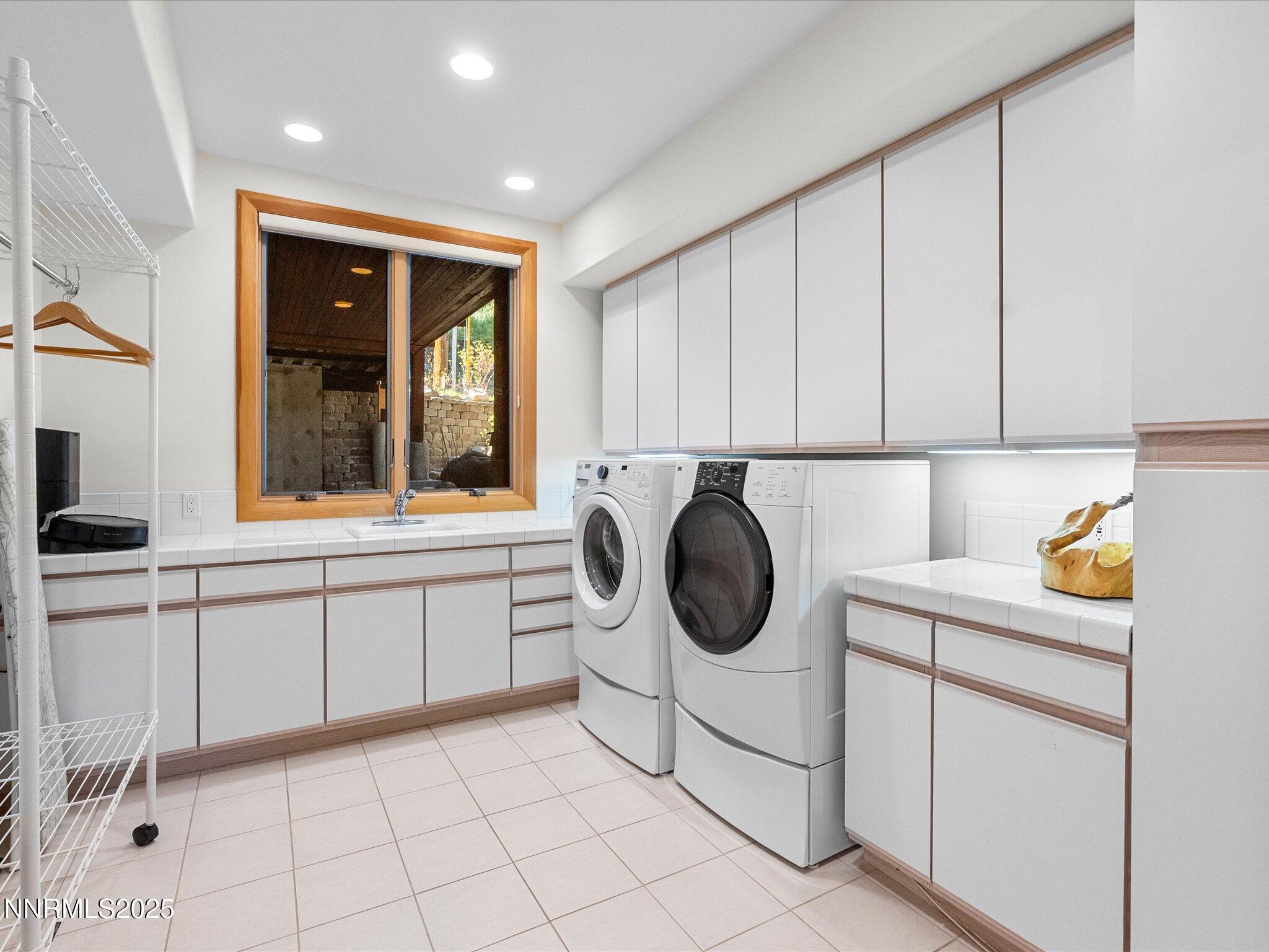 090-Interior laundry