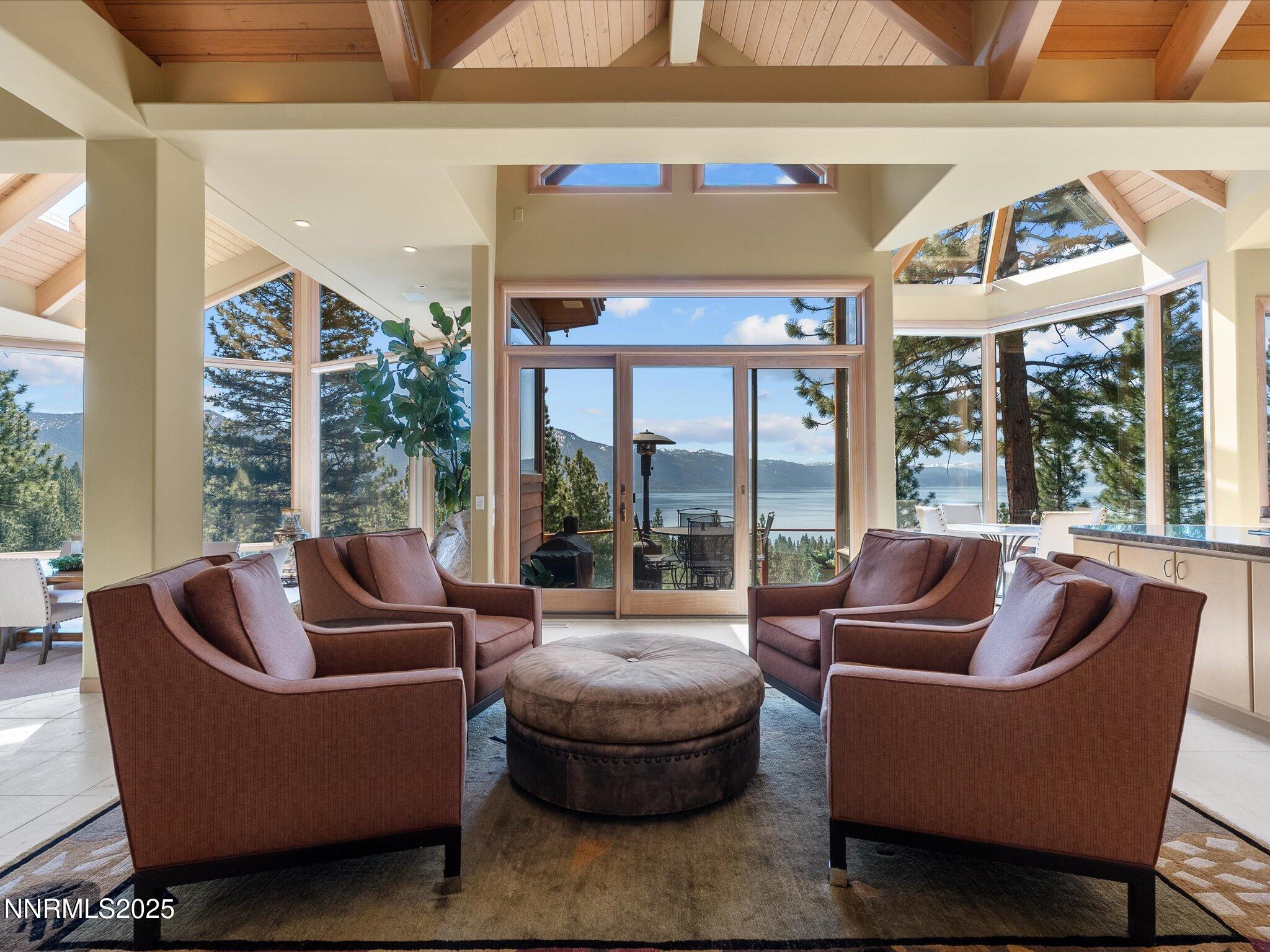 026-Interior sitting area