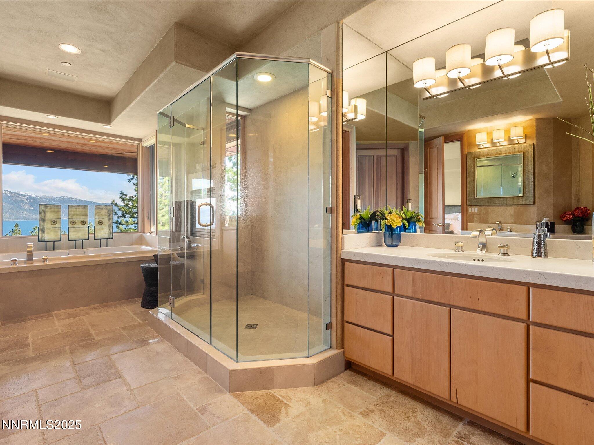 086-Interior junior suite bath