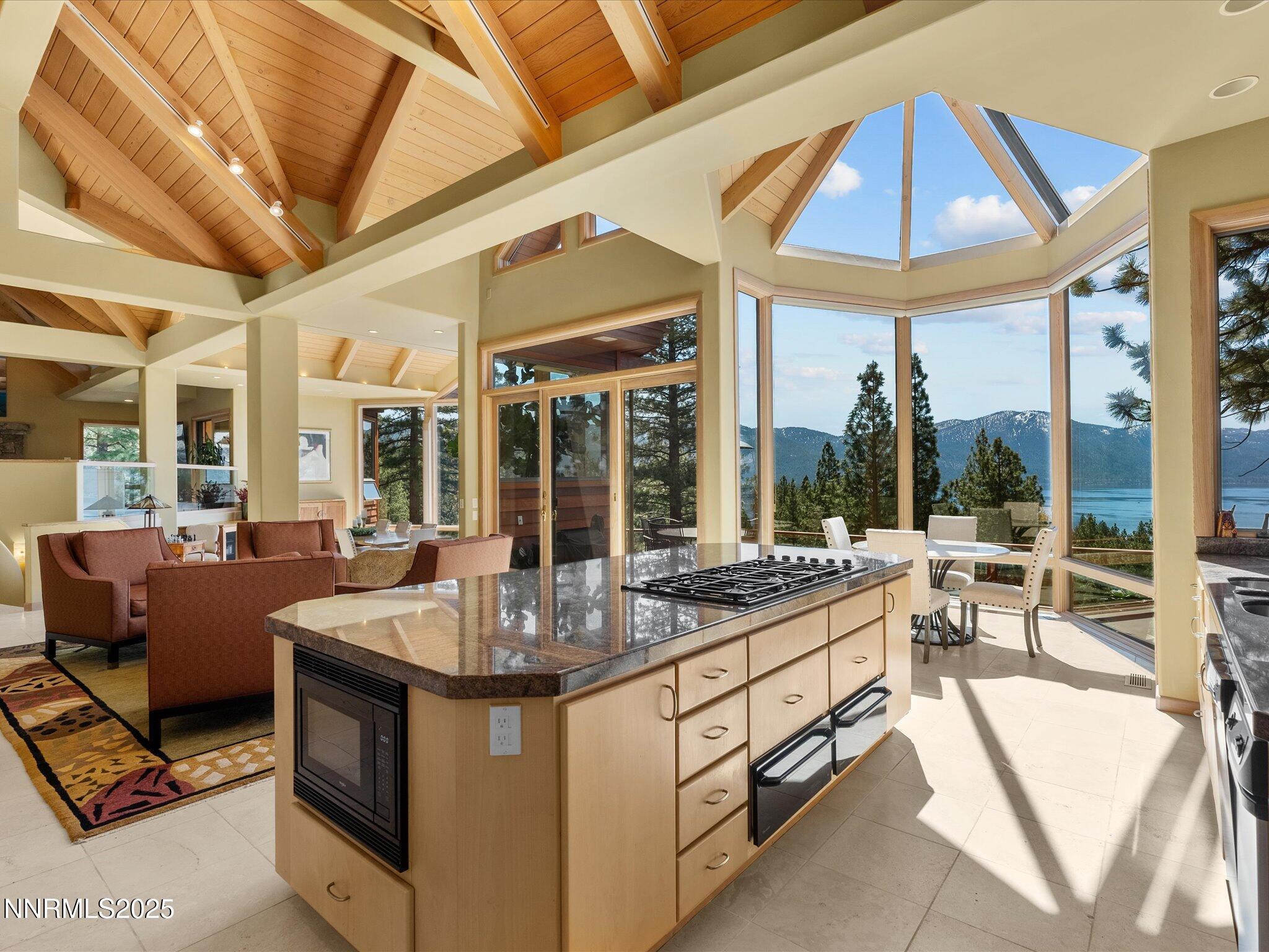 036-Interior kitchen and sitting