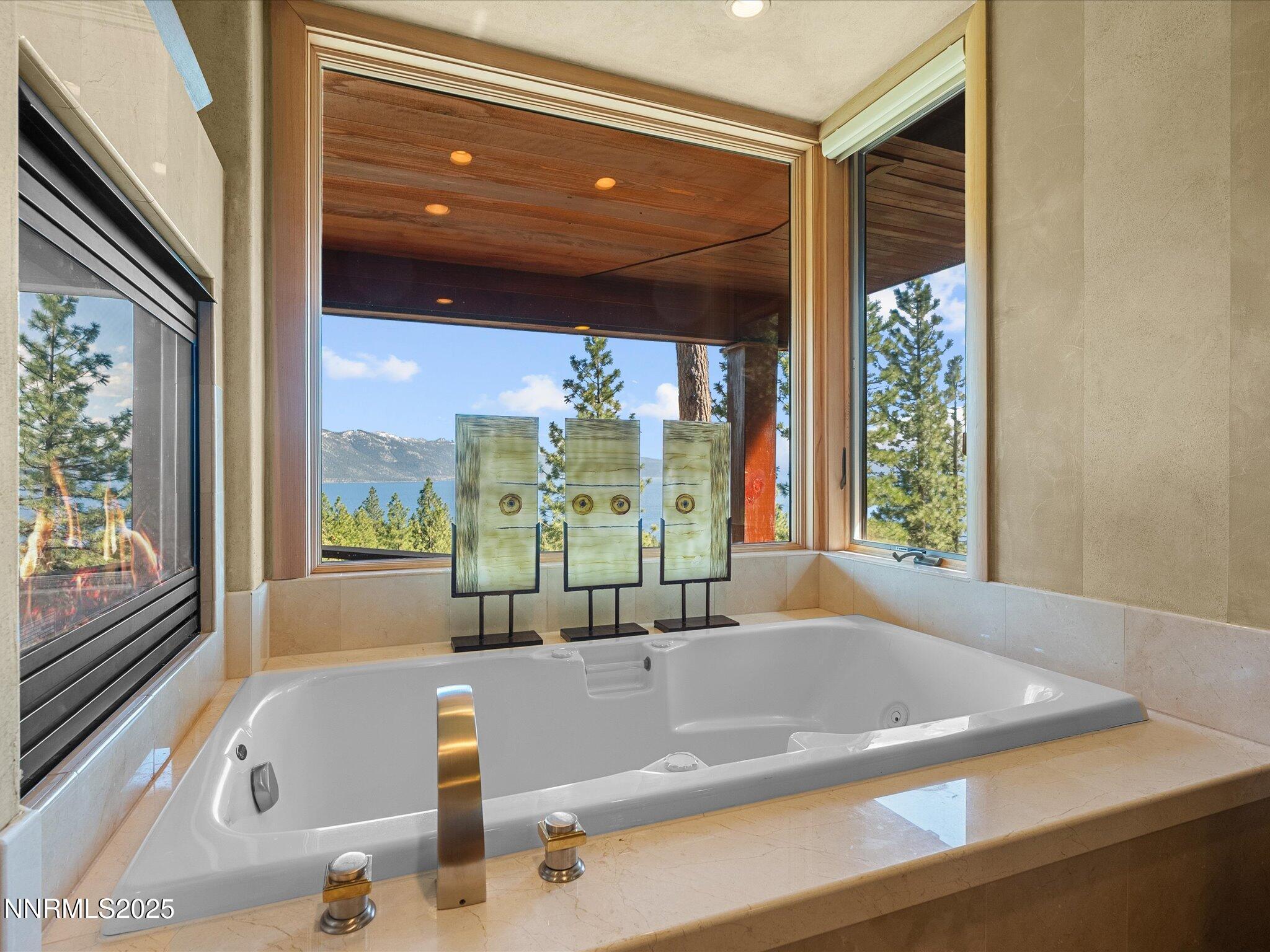 087-Interior junior bath b