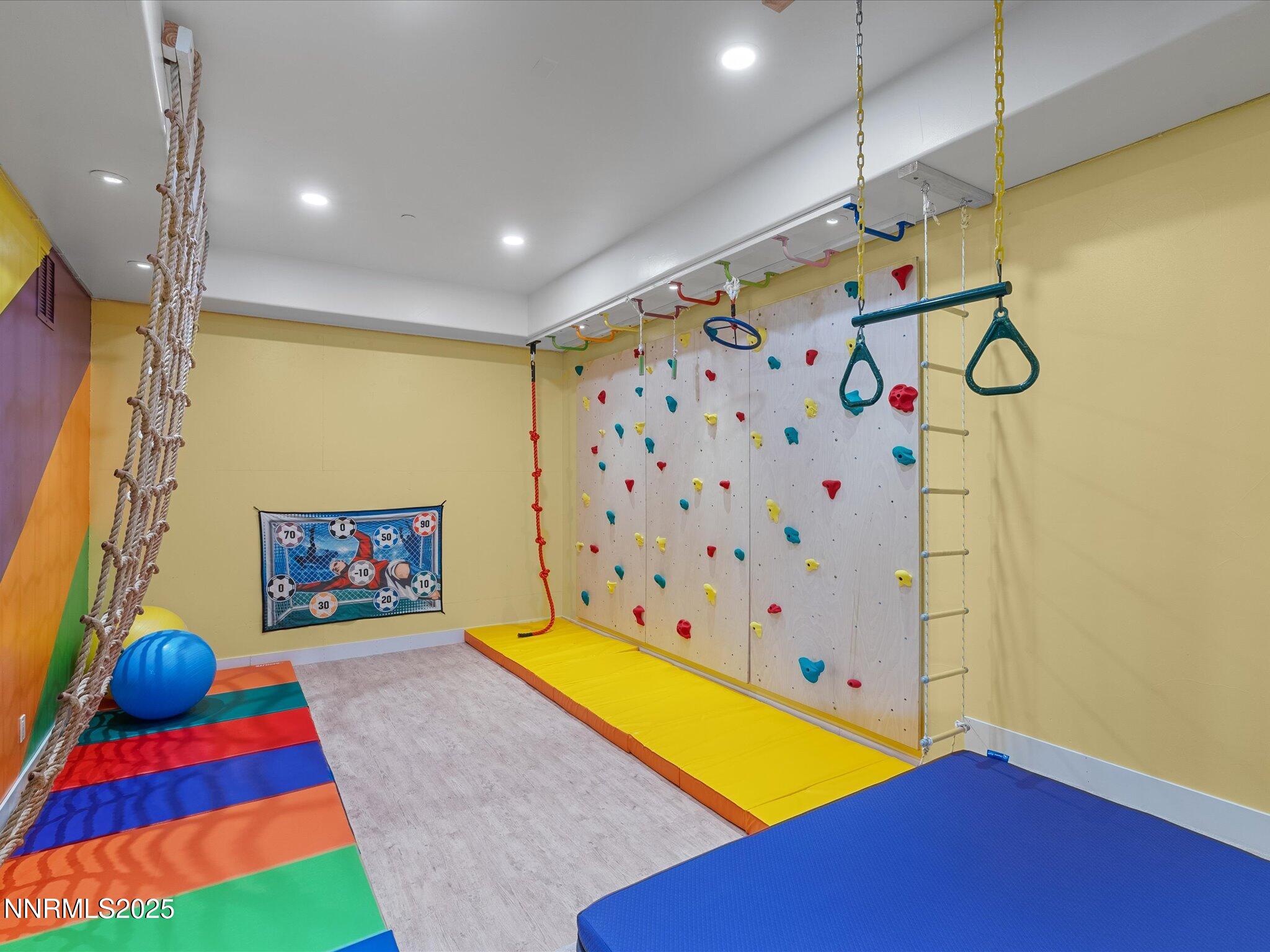 091-Interior fun room