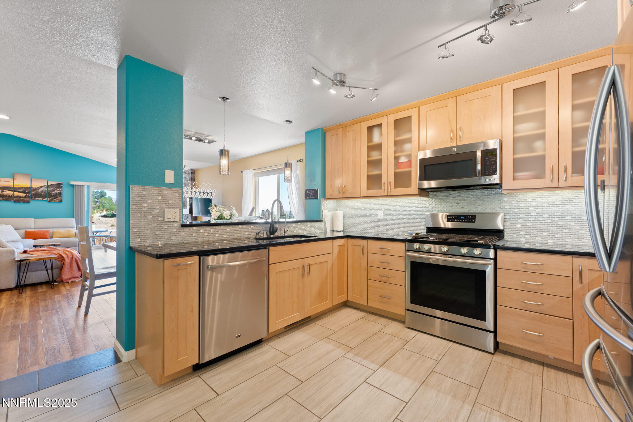 16-web-or-mls-2255 Wide Horizon Drive Re