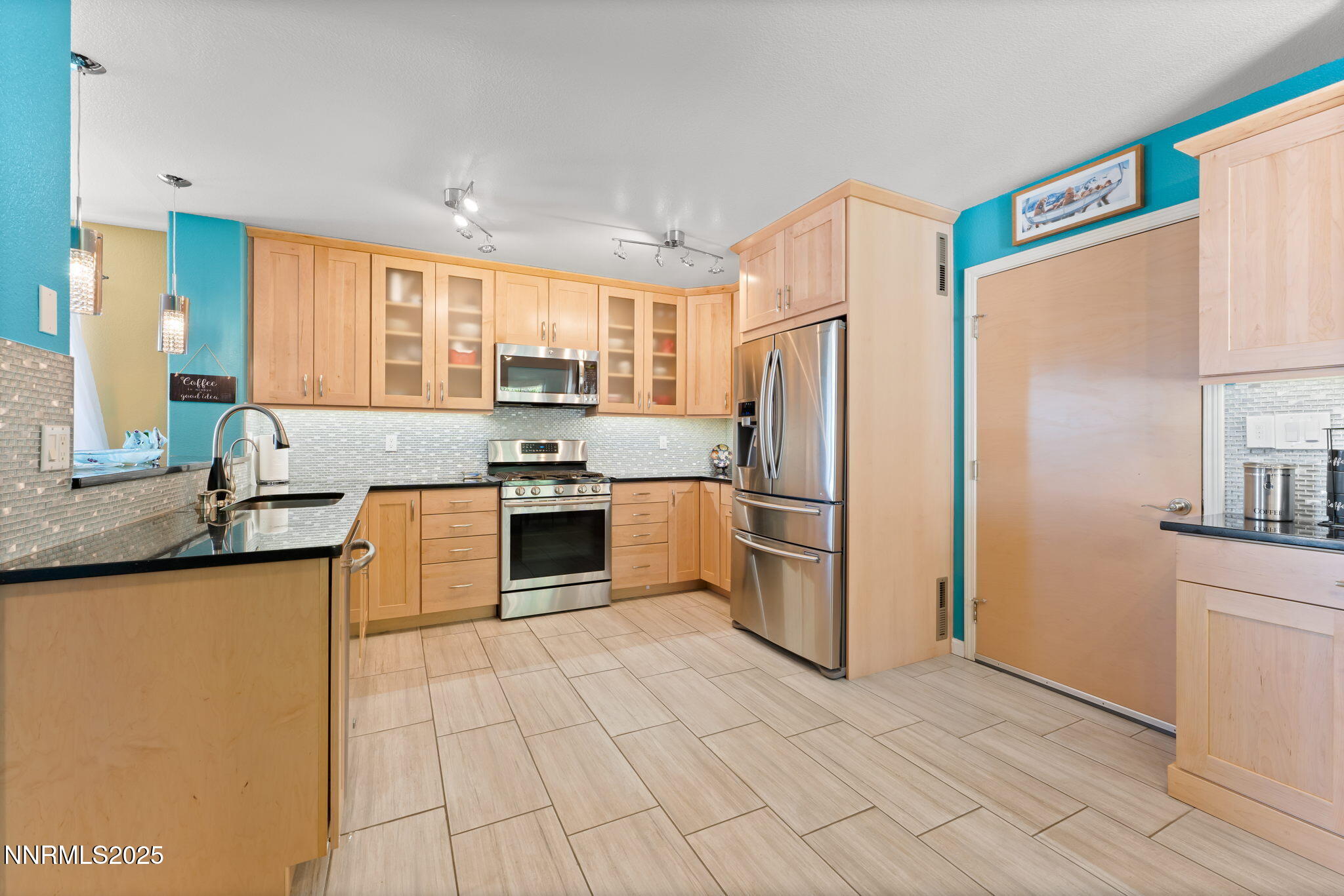 18-web-or-mls-2255 Wide Horizon Drive Re