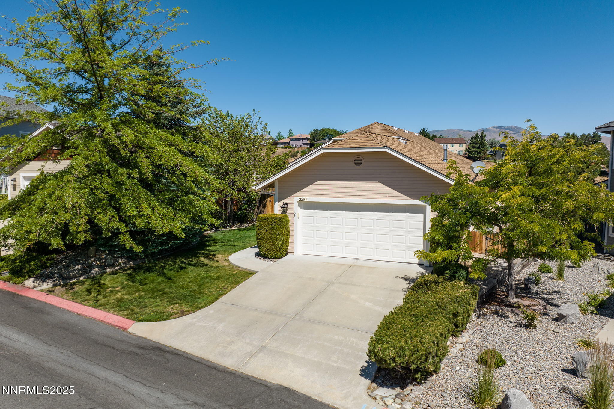 42-web-or-mls-2255 Wide Horizon Drive Re