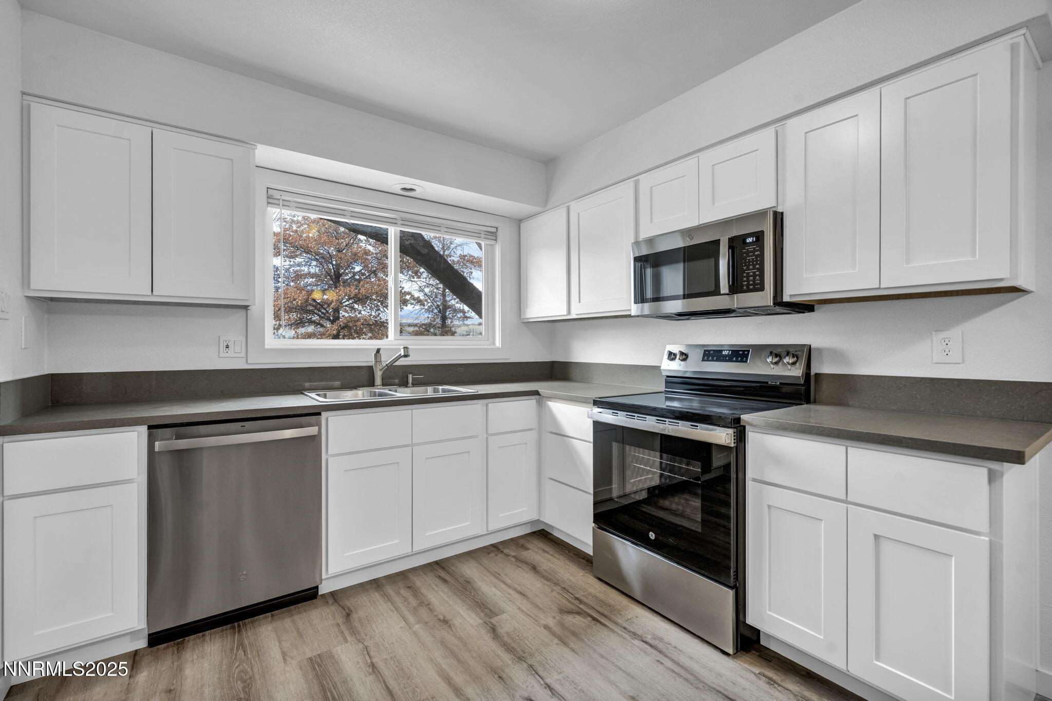 34-web-or-mls-385-smithridge-park