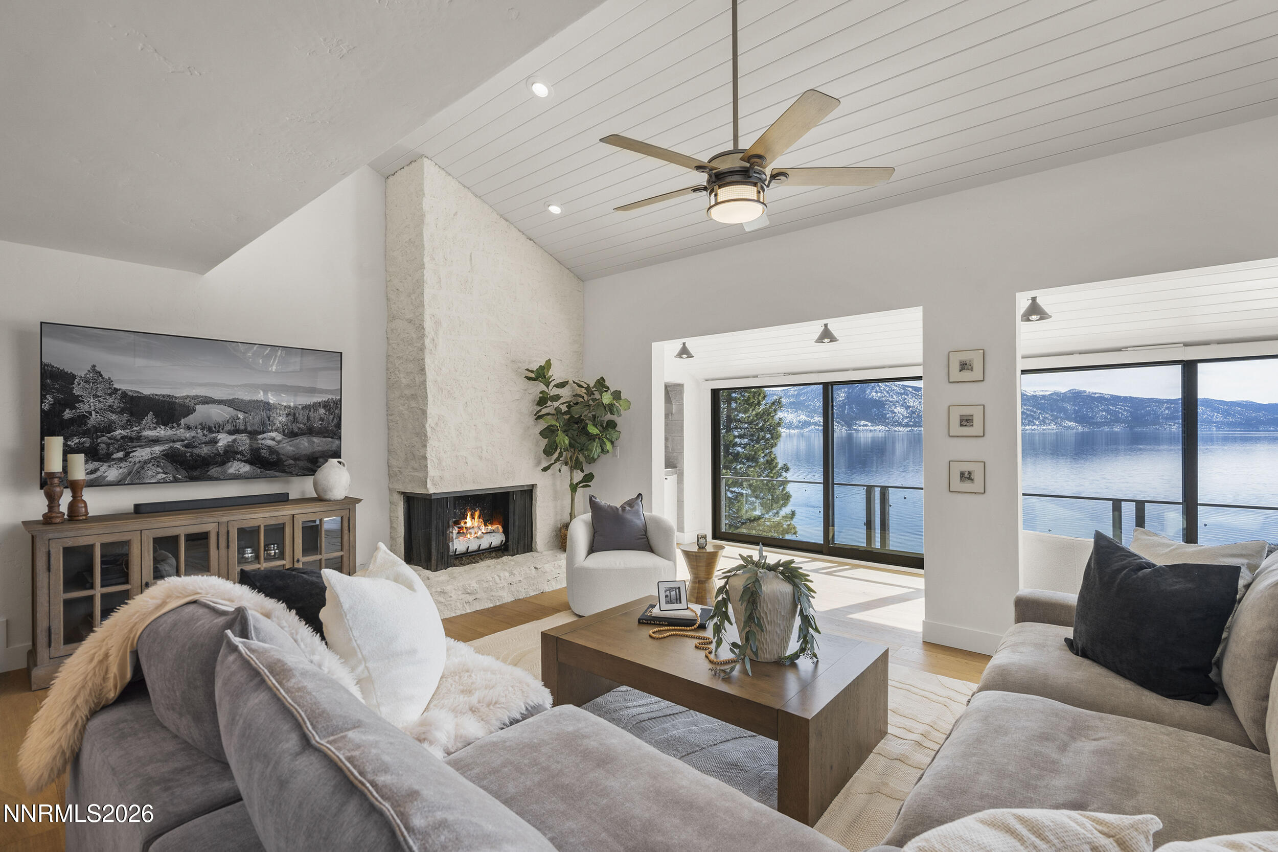 475 Lakeshore Boulevard 13