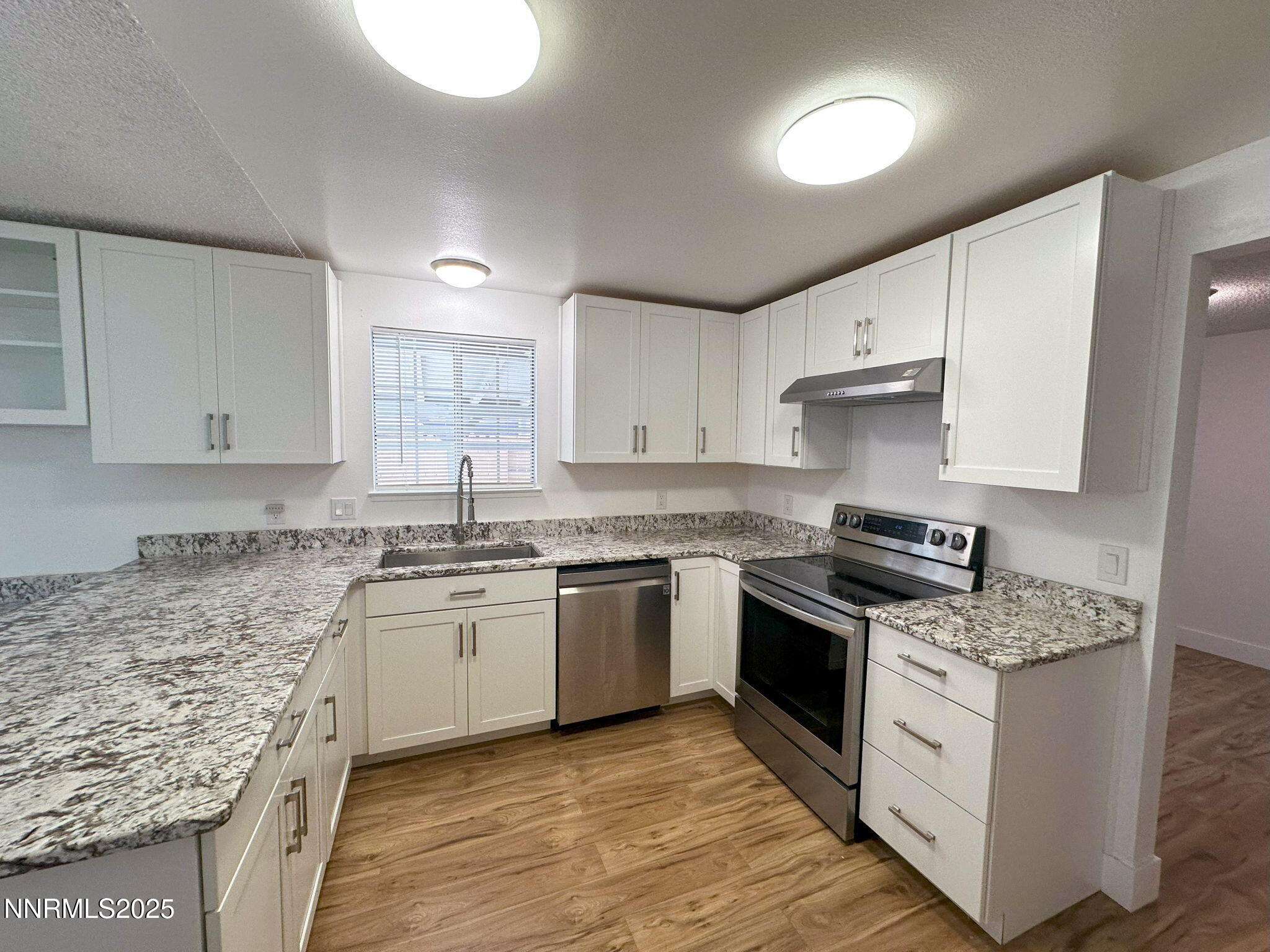 8-web-or-mls-Kitchen 3