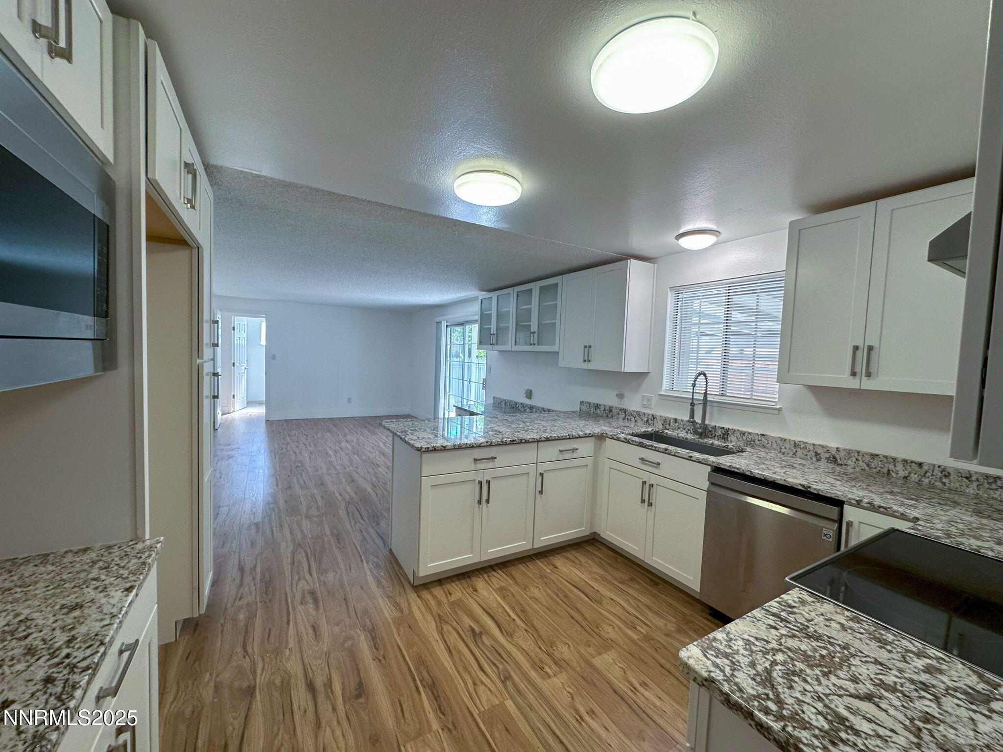 7-web-or-mls-Kitchen 2