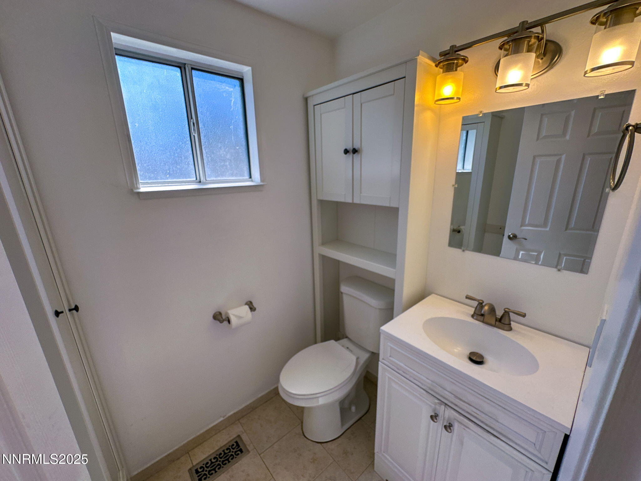 10-web-or-mls-Half Bath??