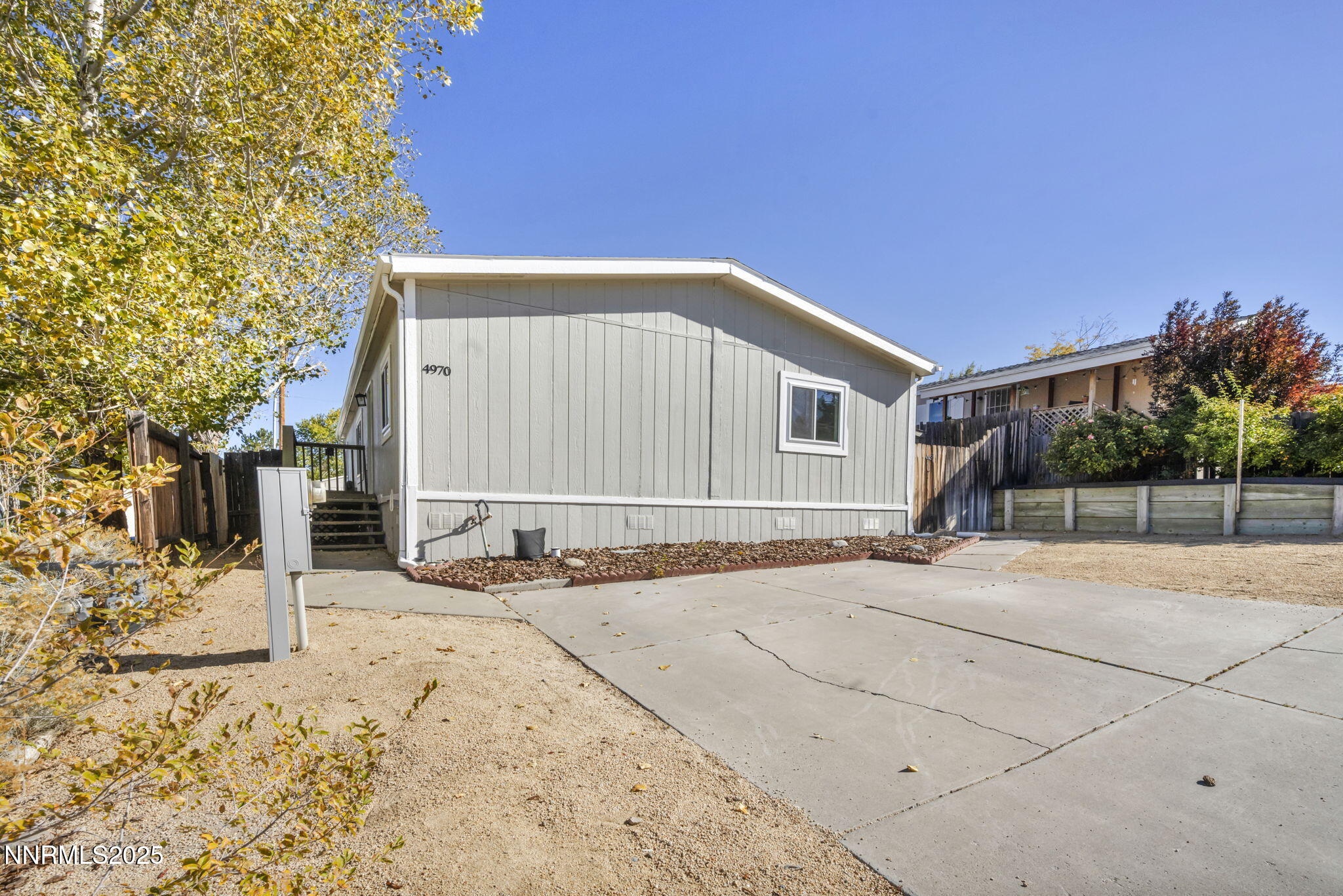 1-web-or-mls-4970-newport-ct