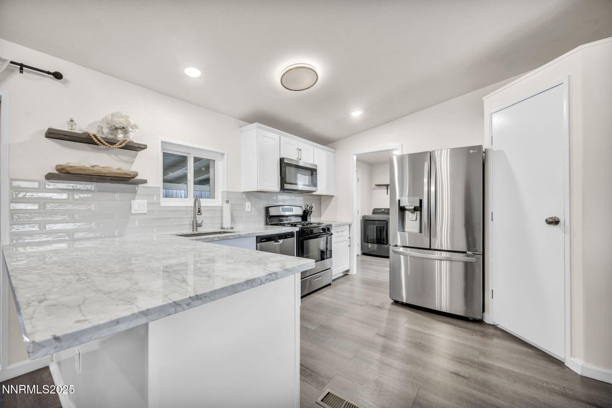 23-web-or-mls-4970-newport-ct