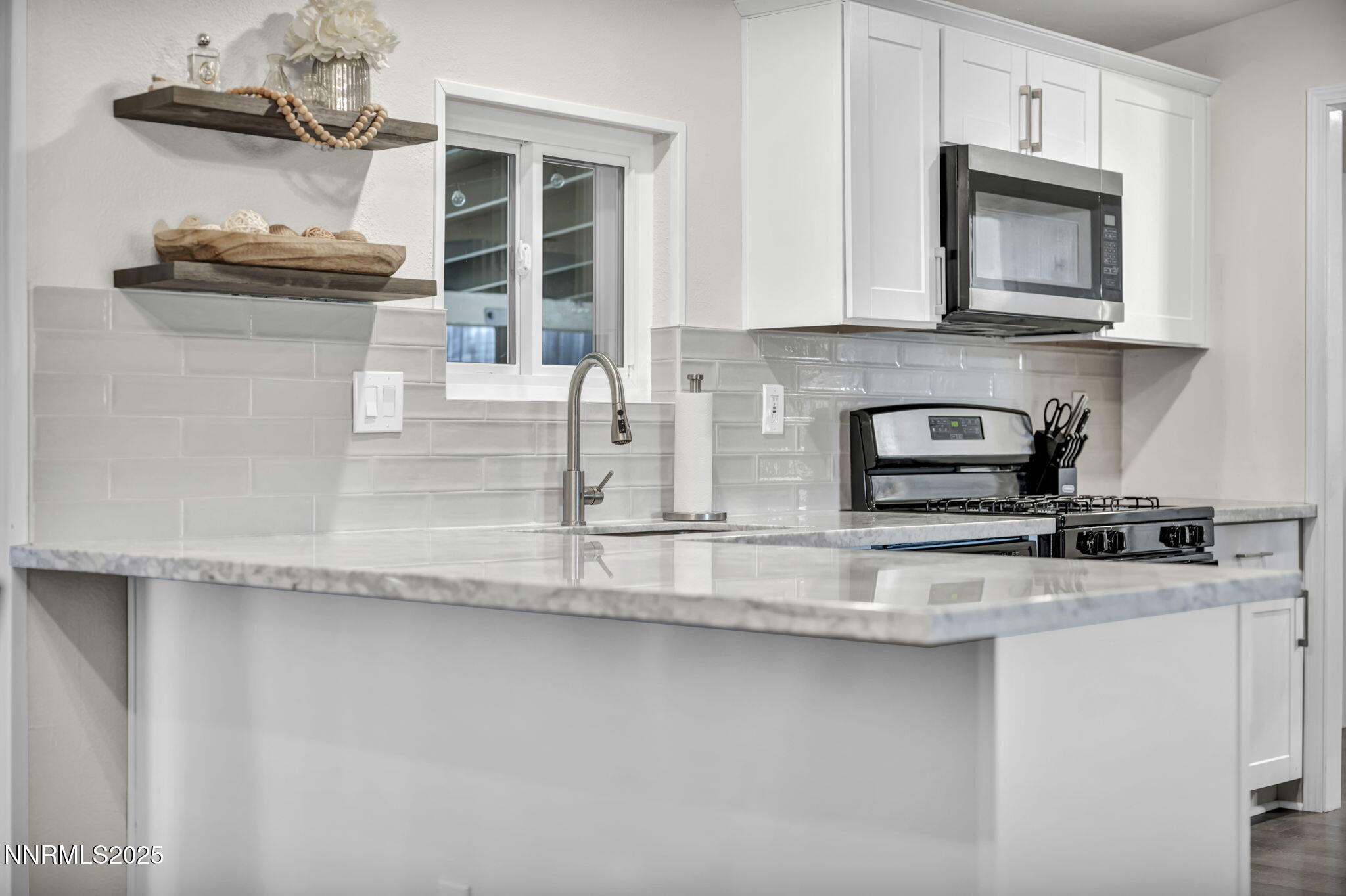 20-web-or-mls-4970-newport-ct