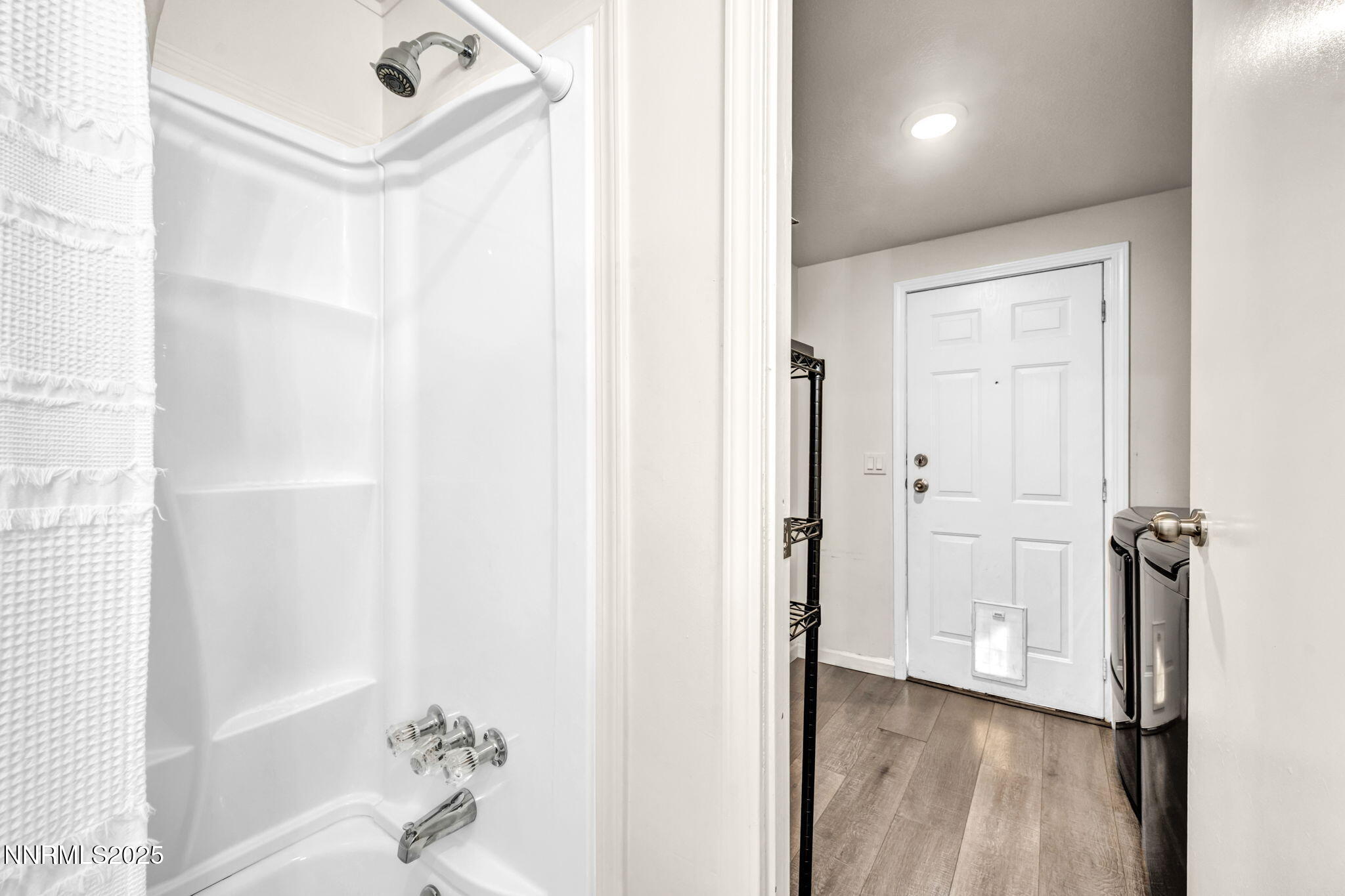 34-web-or-mls-4970-newport-ct