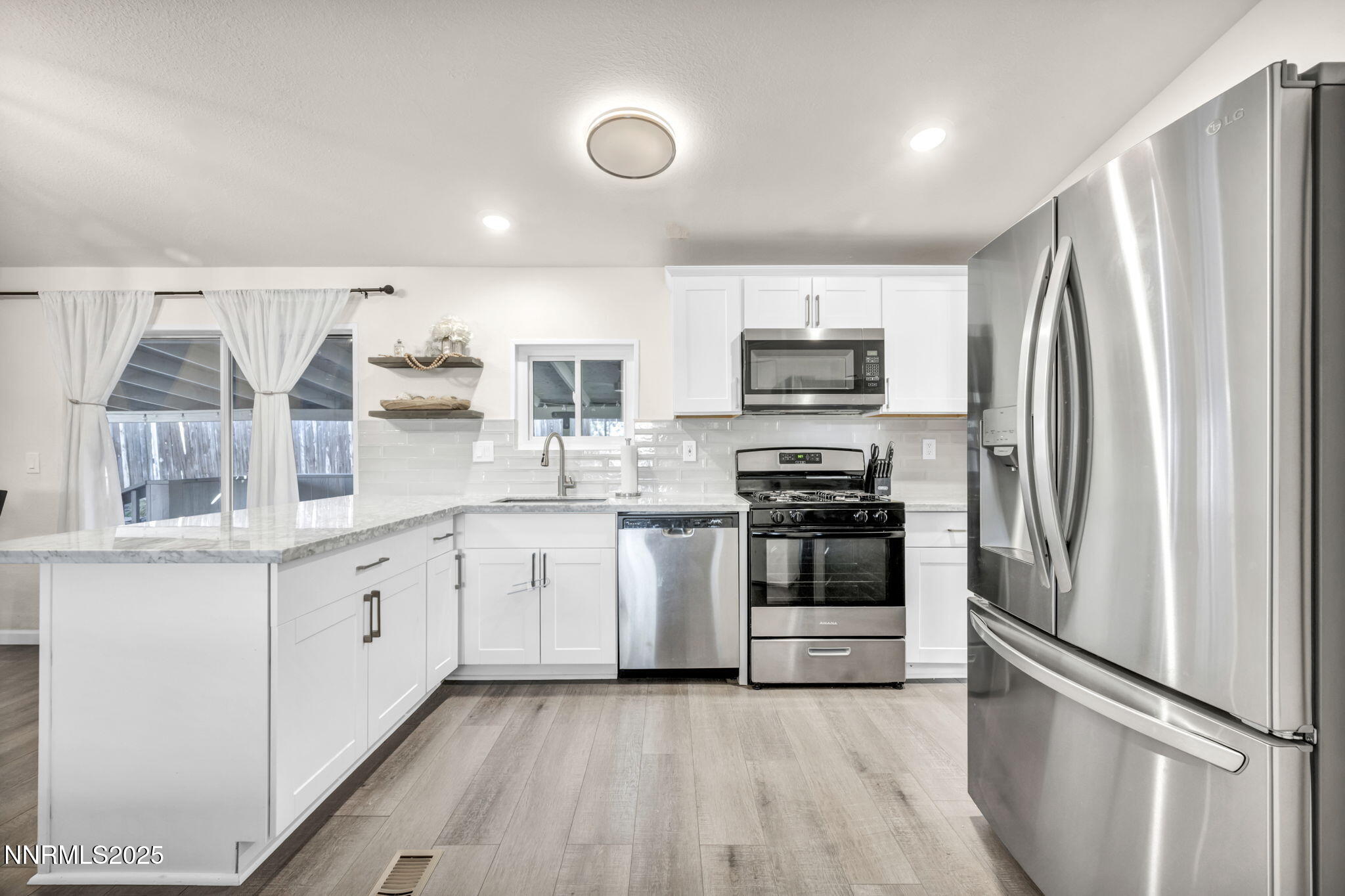 24-web-or-mls-4970-newport-ct