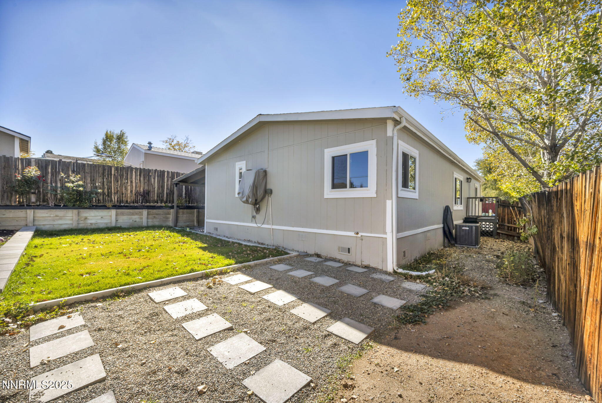 12-web-or-mls-4970-newport-ct