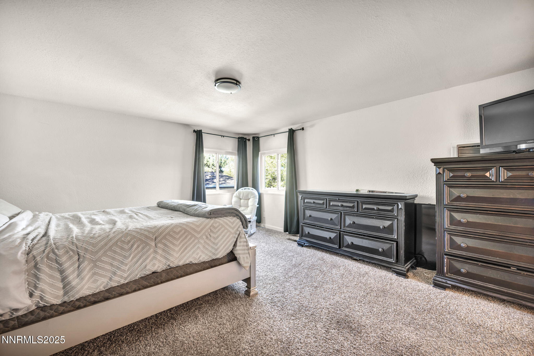 42-web-or-mls-4970-newport-ct