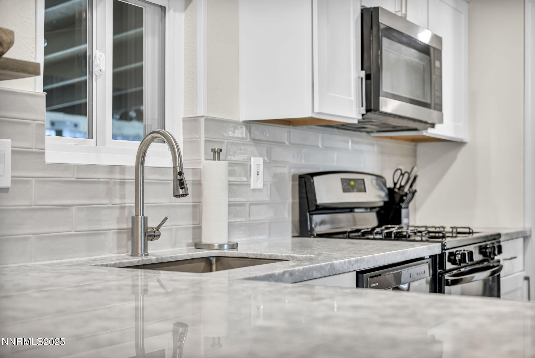 21-web-or-mls-4970-newport-ct