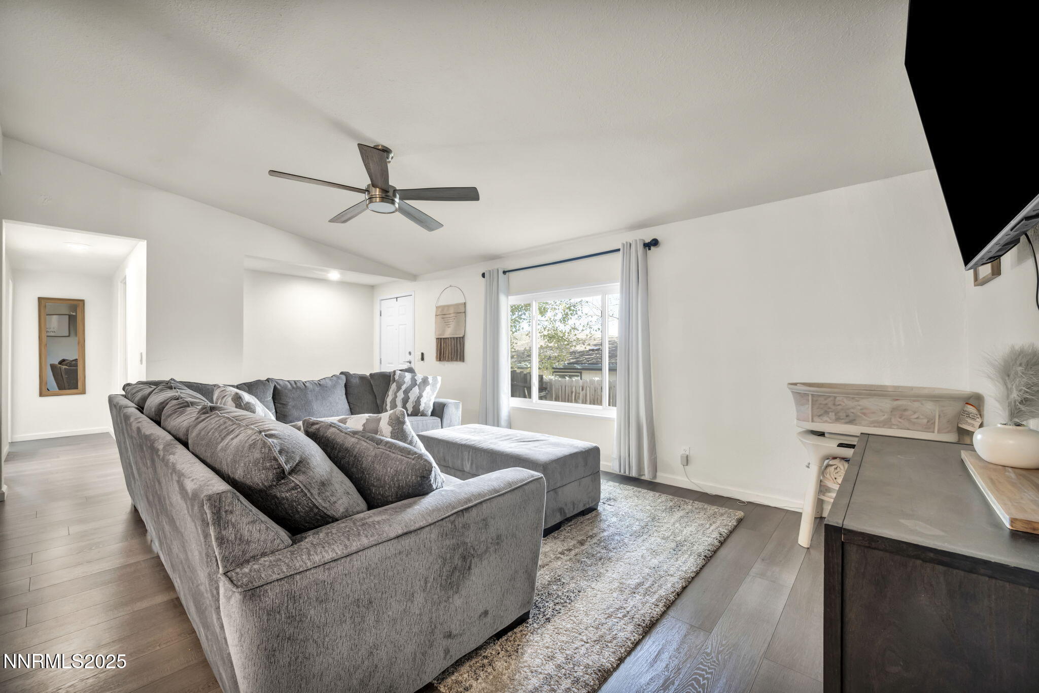 28-web-or-mls-4970-newport-ct