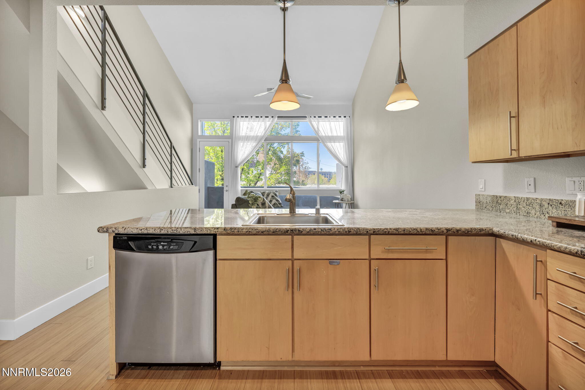 28-web-or-mls-326-state-st