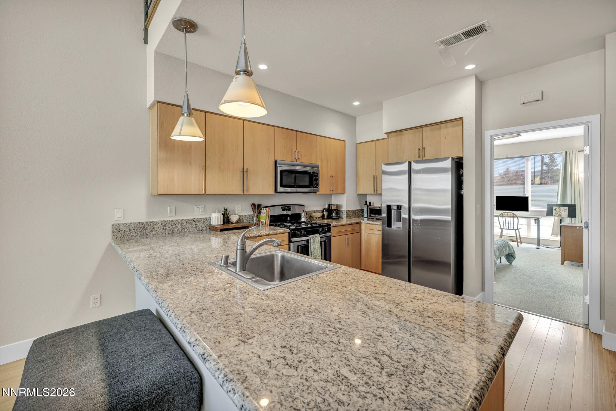 24-web-or-mls-326-state-st