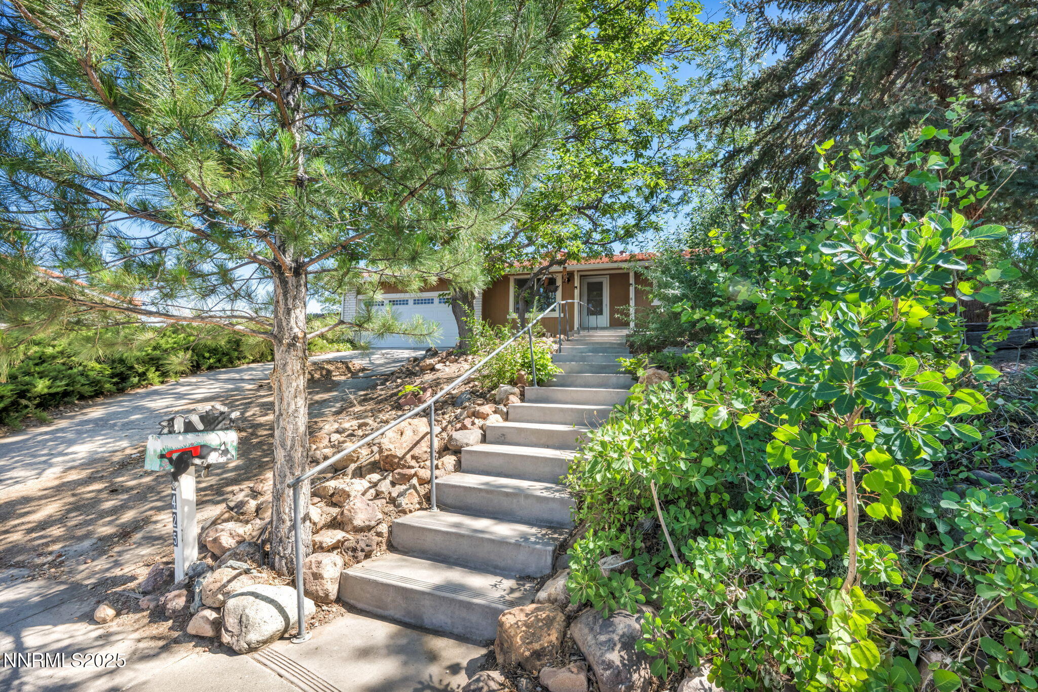 6-web-or-mls-1425-julie-ct