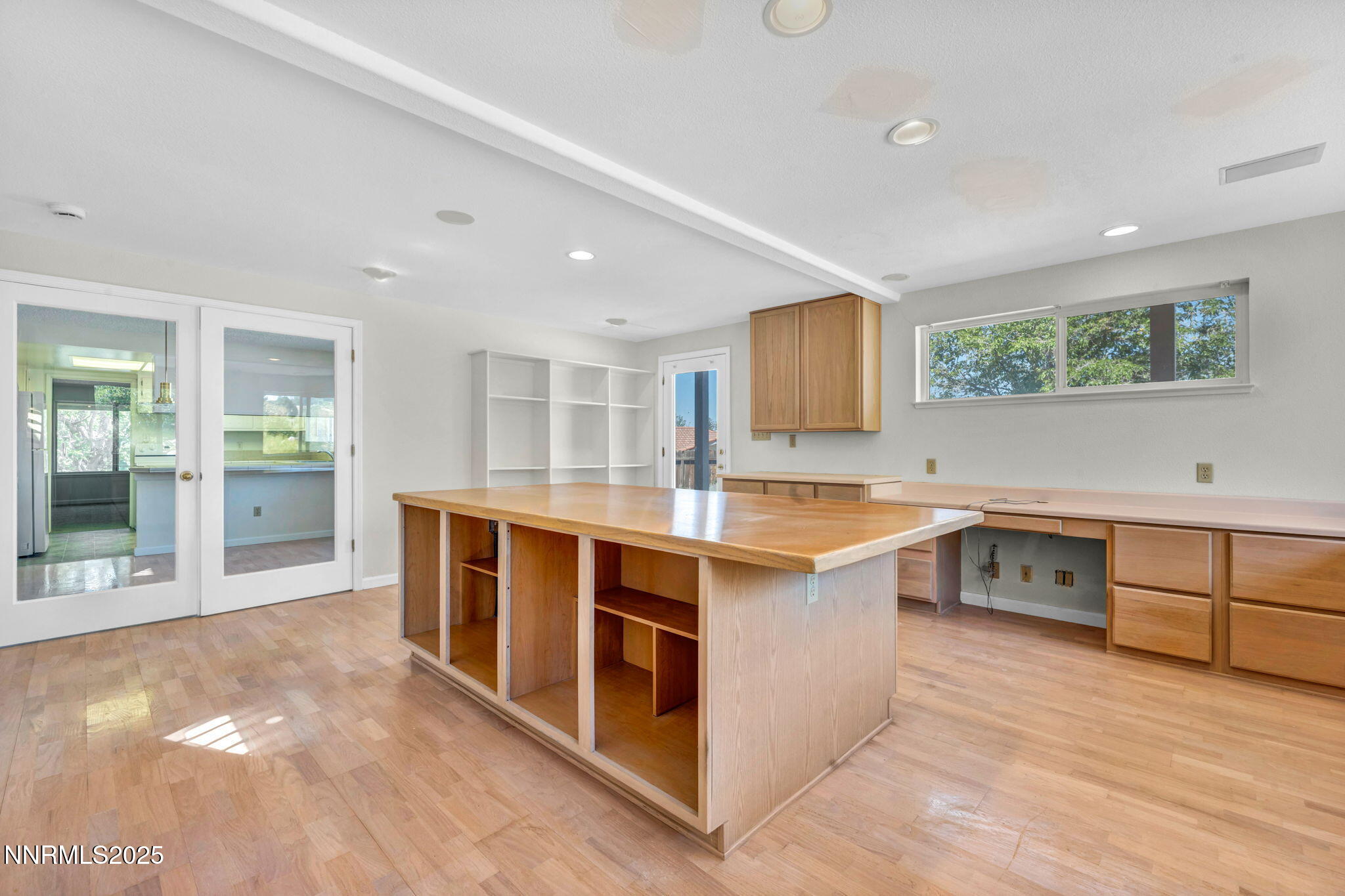 71-web-or-mls-1425-julie-ct