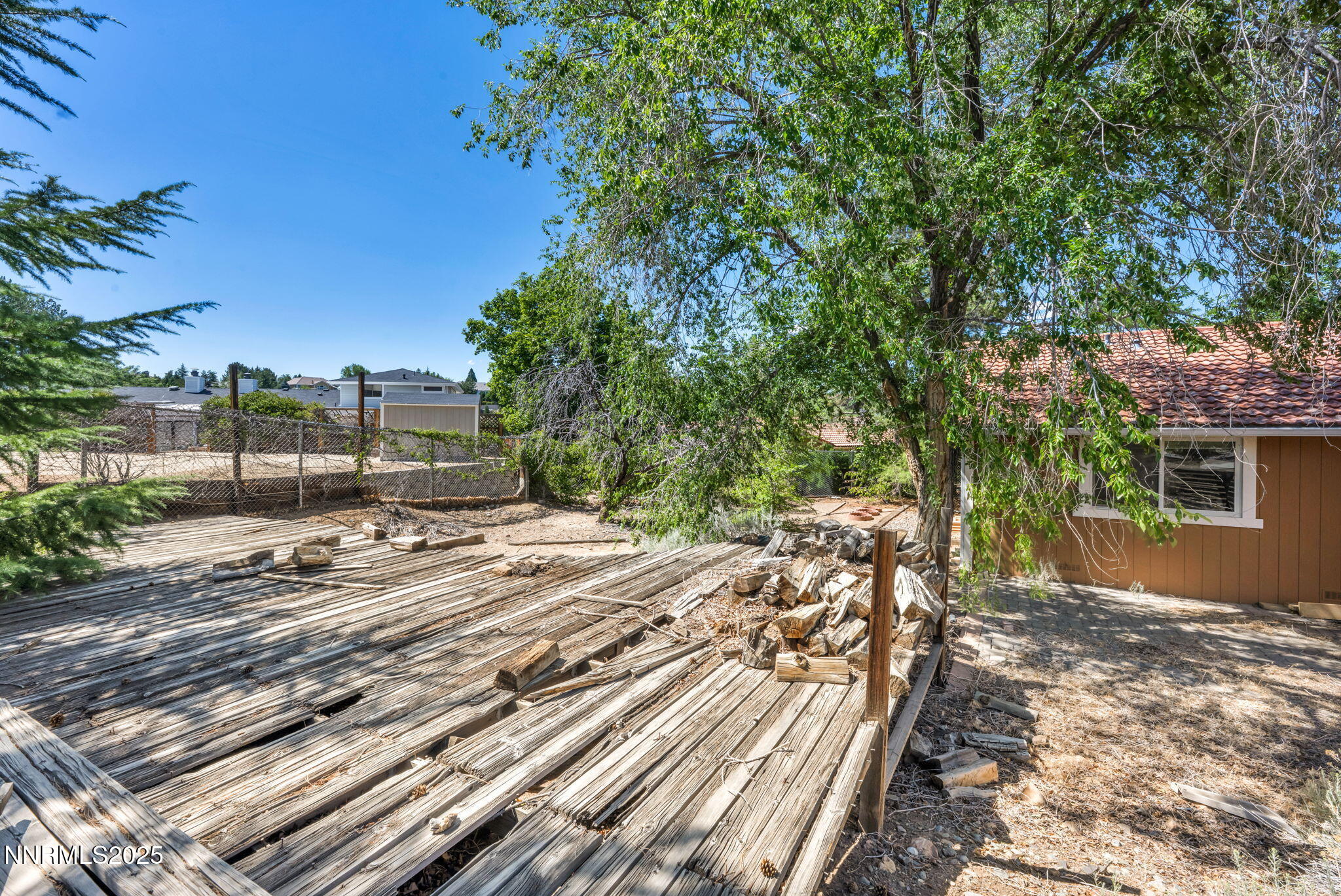 17-web-or-mls-1425-julie-ct