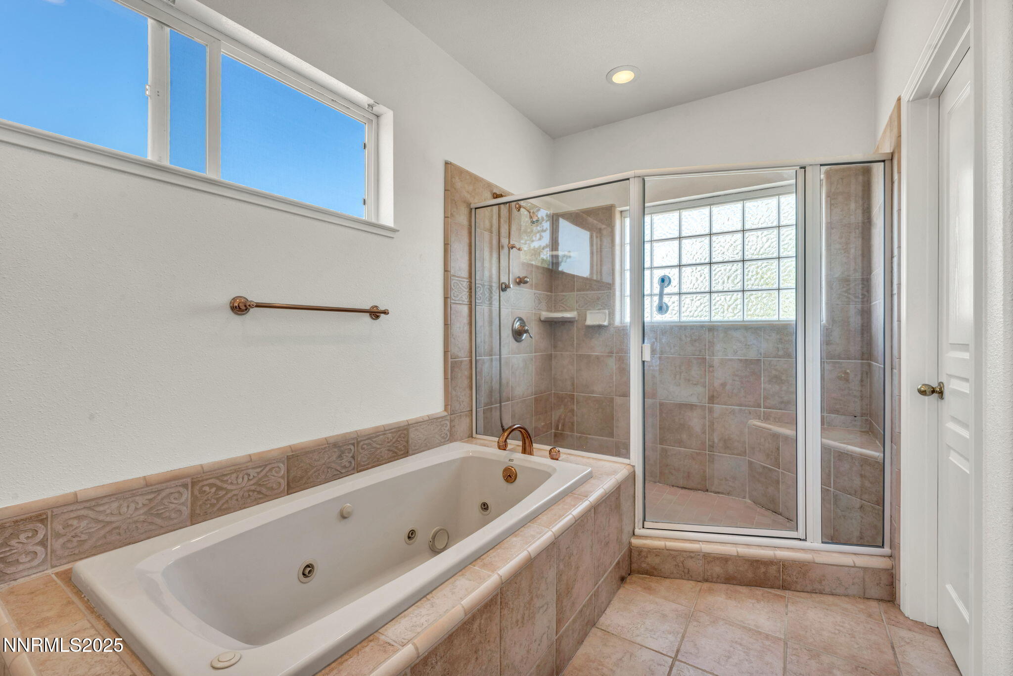 83-web-or-mls-1425-julie-ct