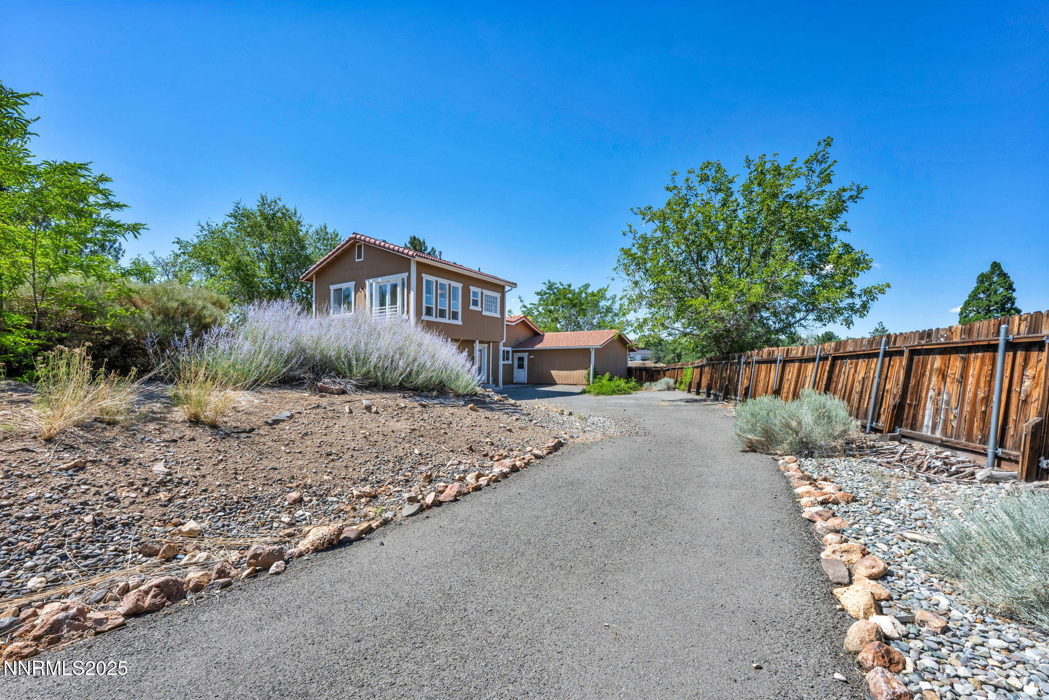 27-web-or-mls-1425-julie-ct