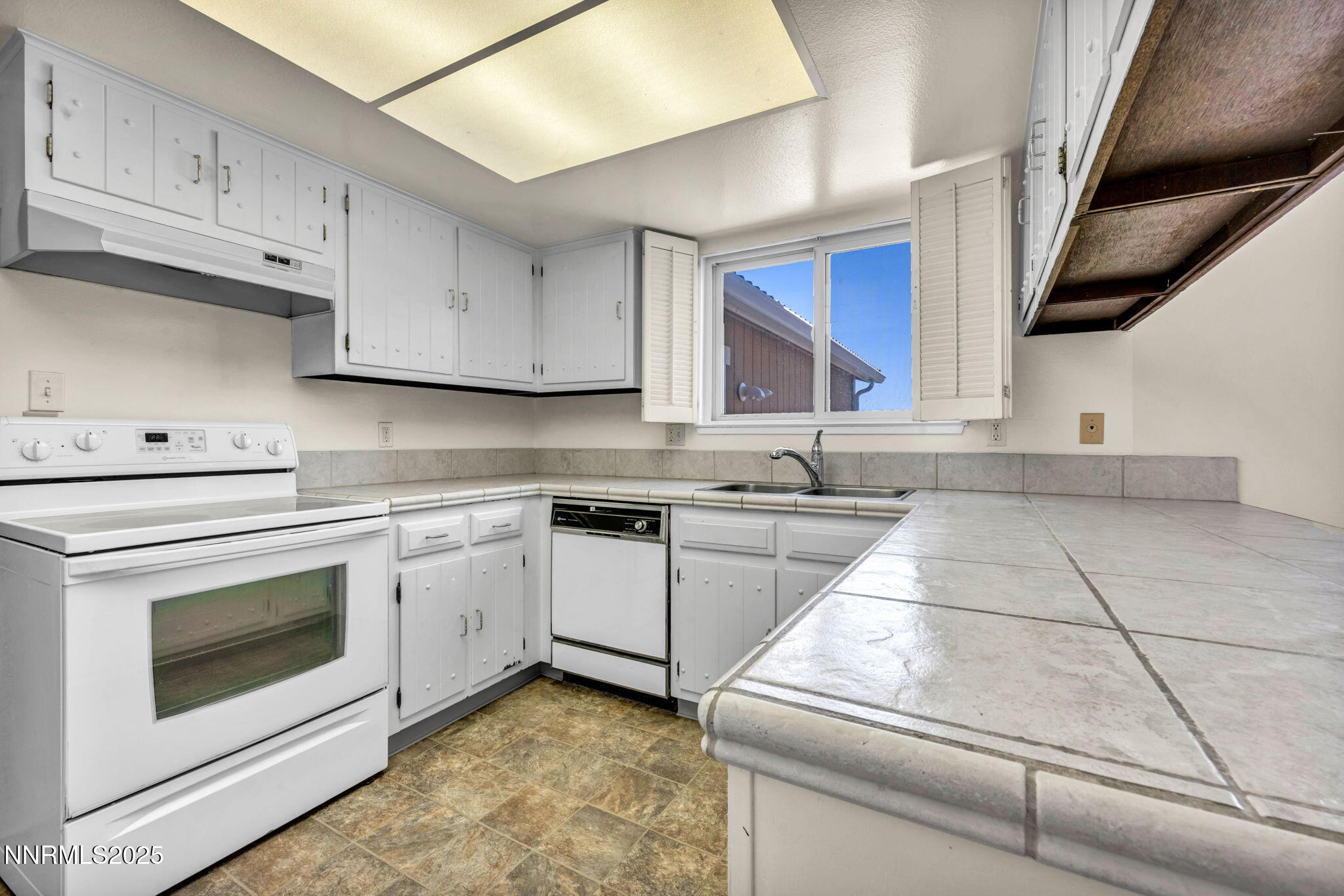 55-web-or-mls-1425-julie-ct