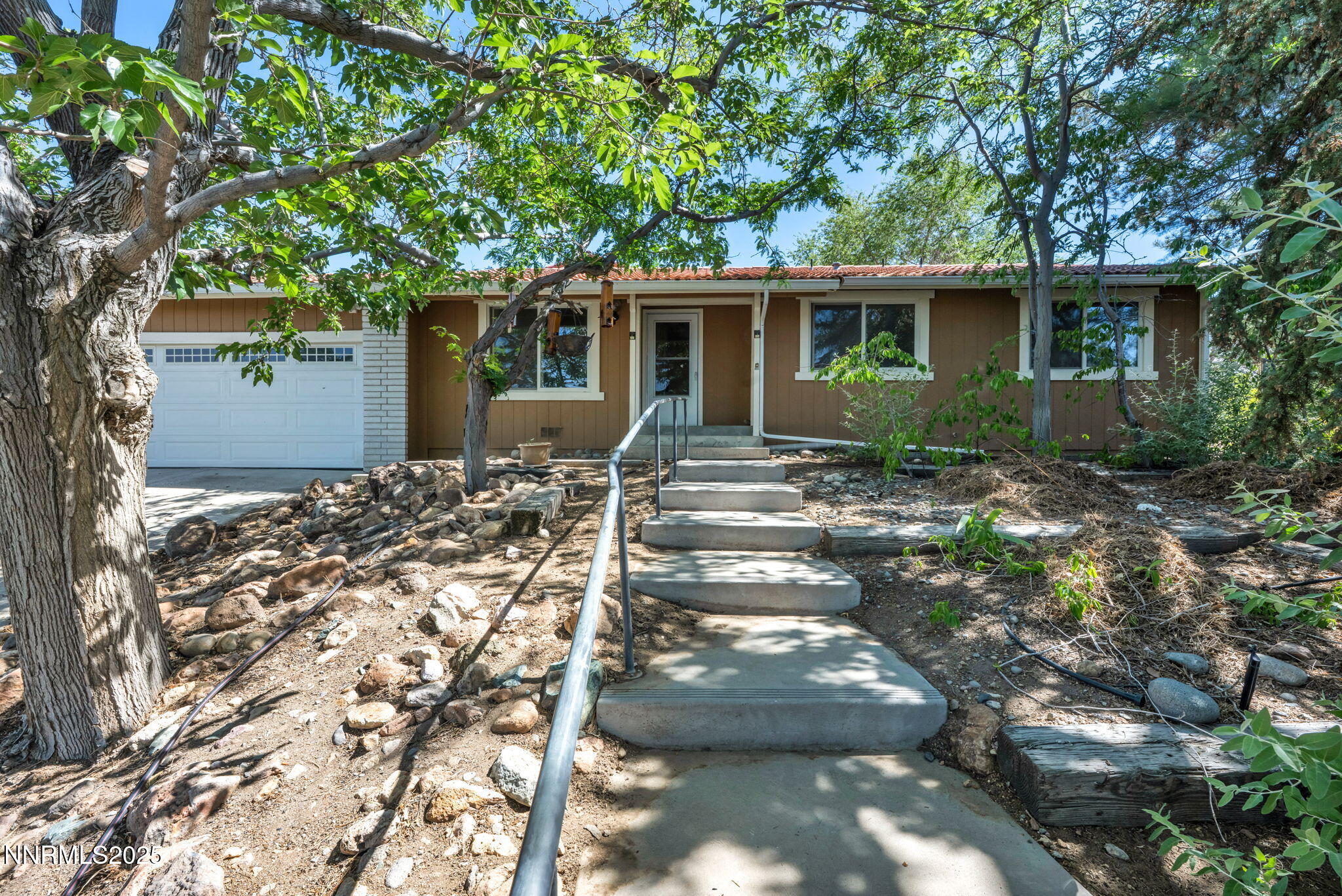 1-web-or-mls-1425-julie-ct