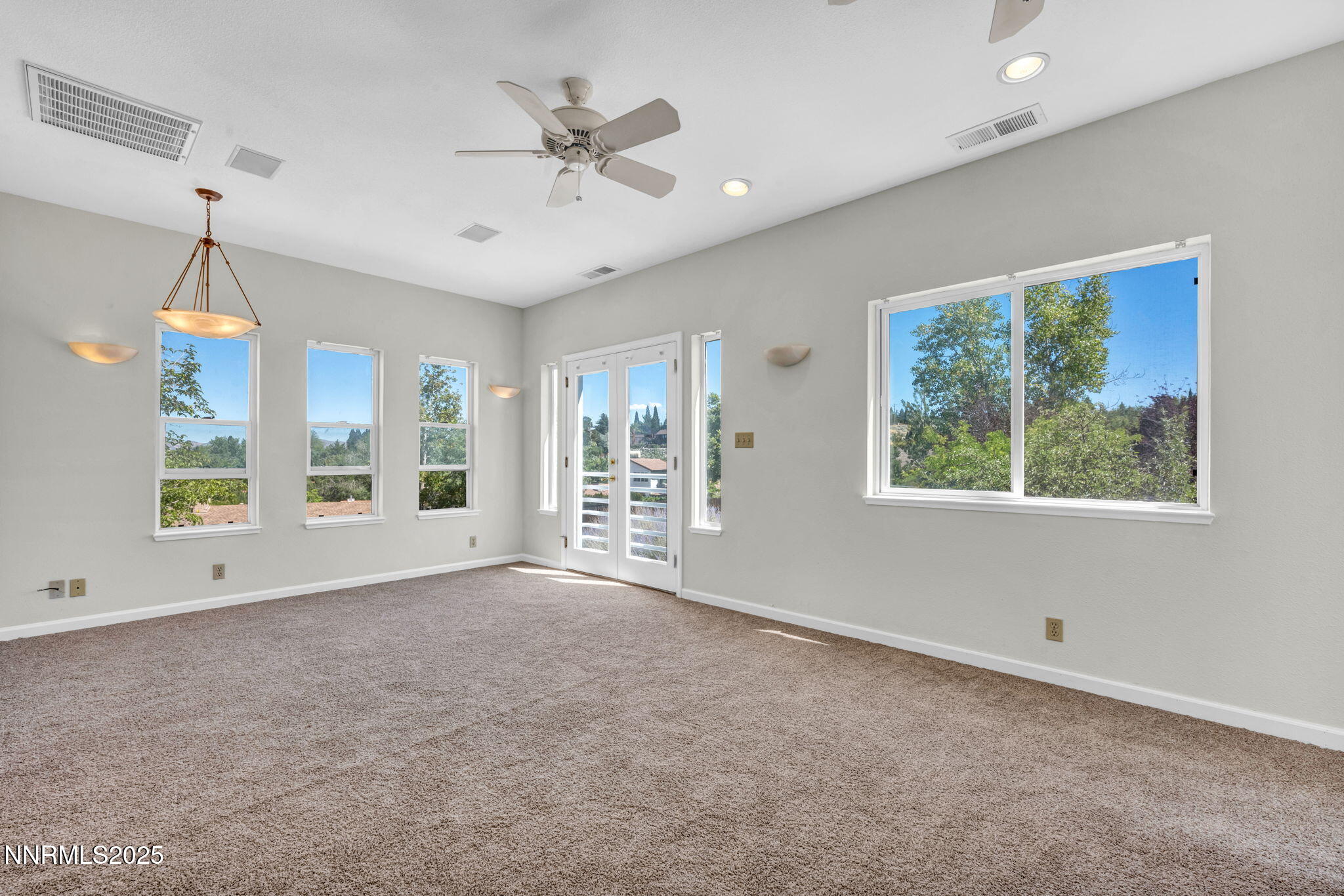 76-web-or-mls-1425-julie-ct