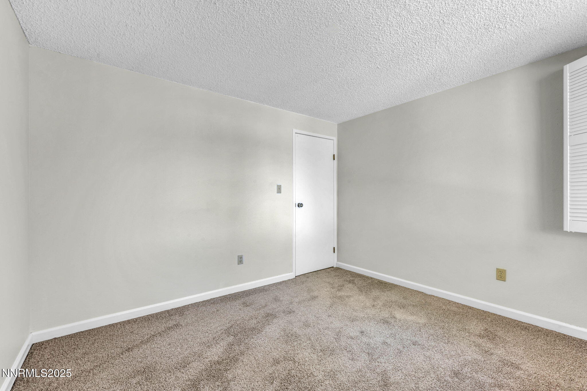 43-web-or-mls-1425-julie-ct