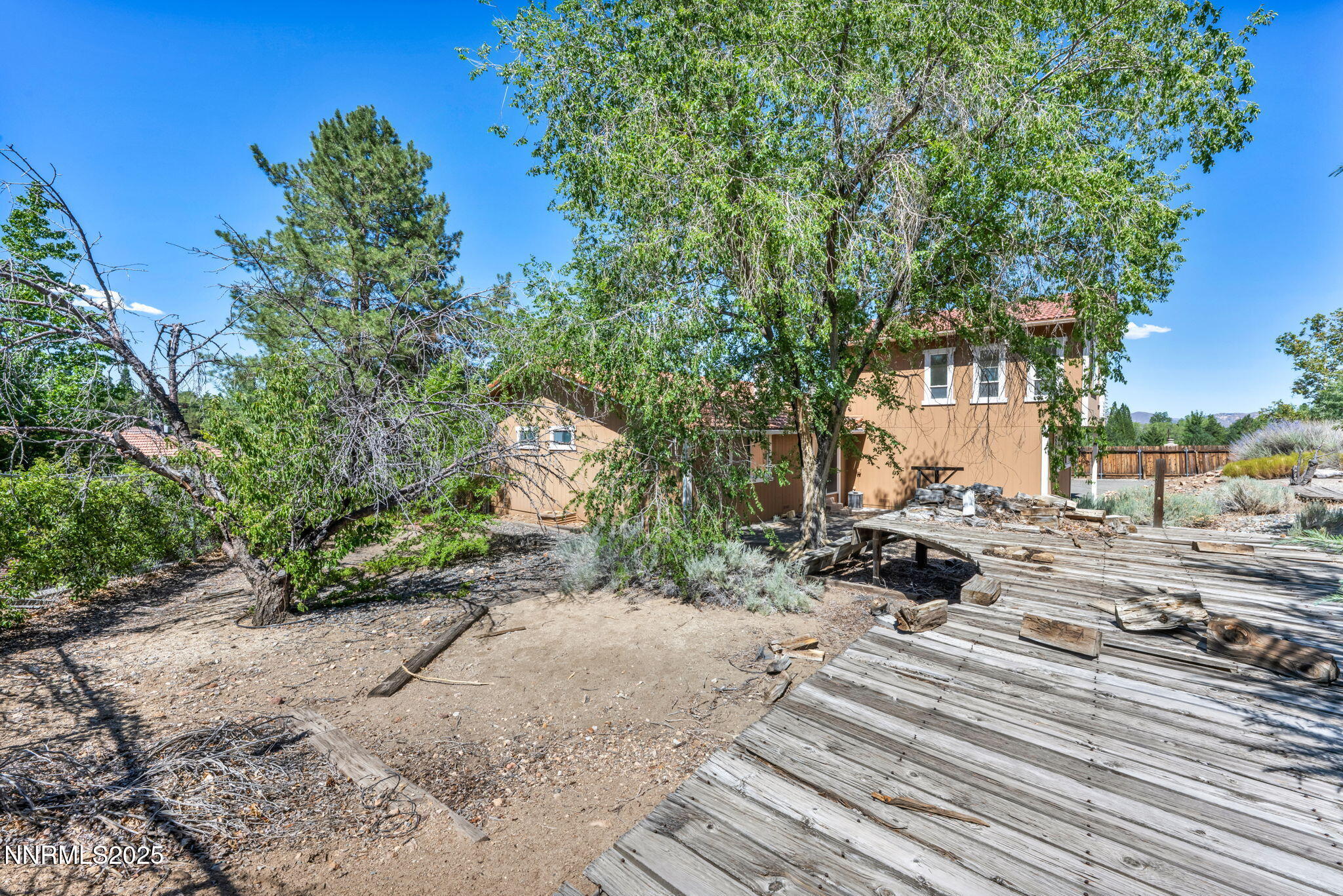 16-web-or-mls-1425-julie-ct