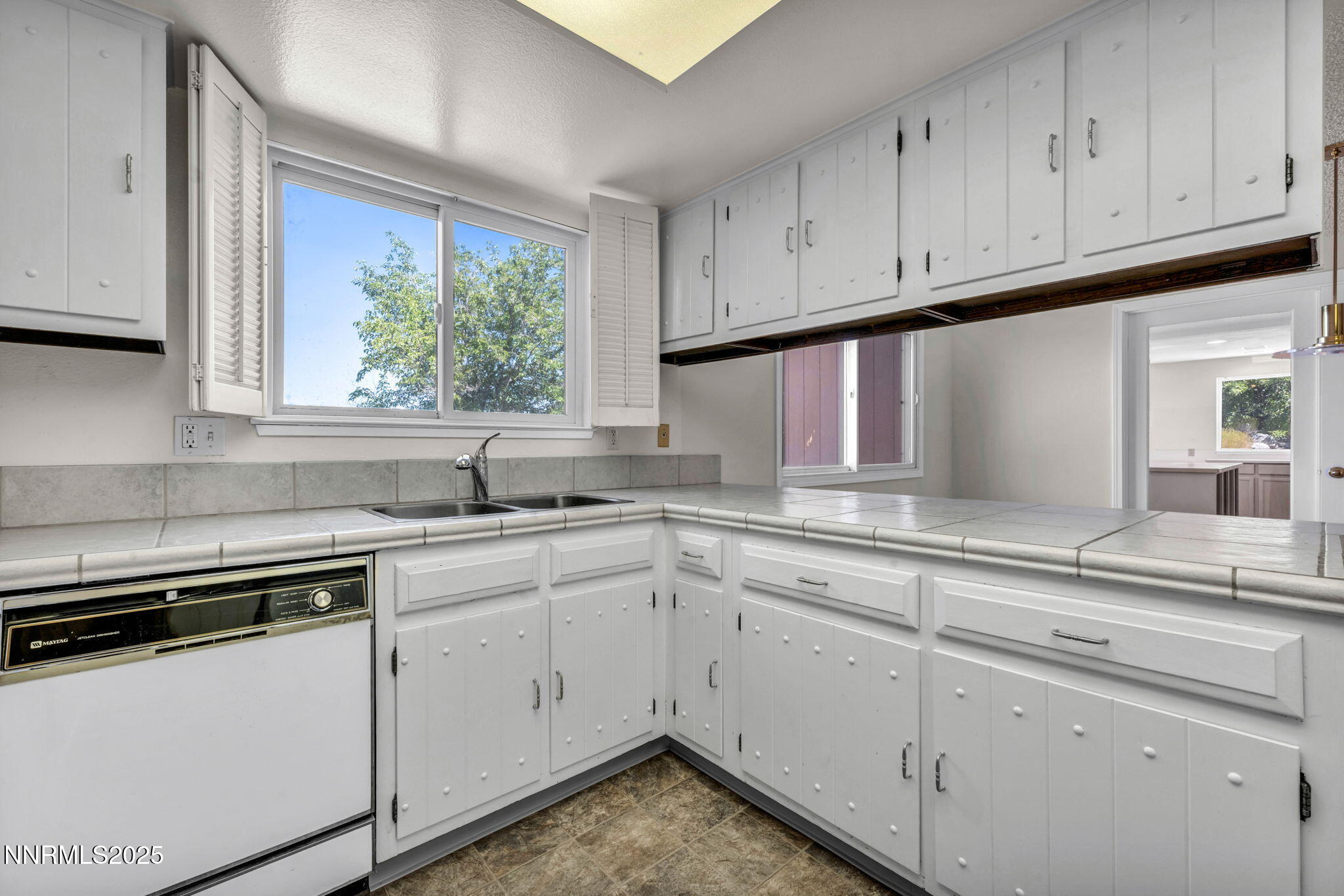 57-web-or-mls-1425-julie-ct