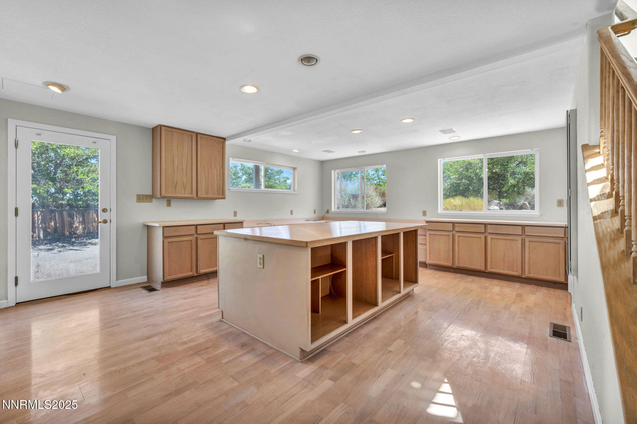 68-web-or-mls-1425-julie-ct