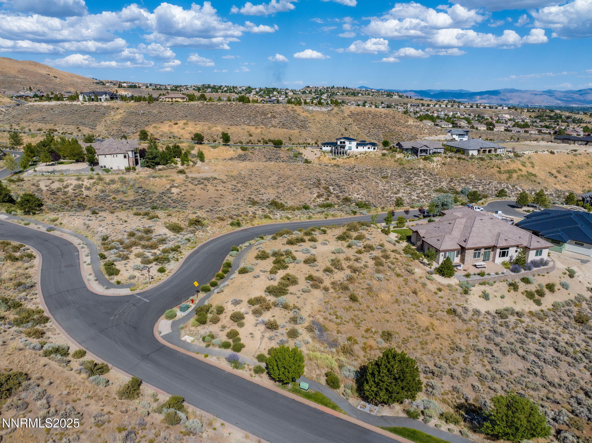 9-web-or-mls-2595 Drakewood-10