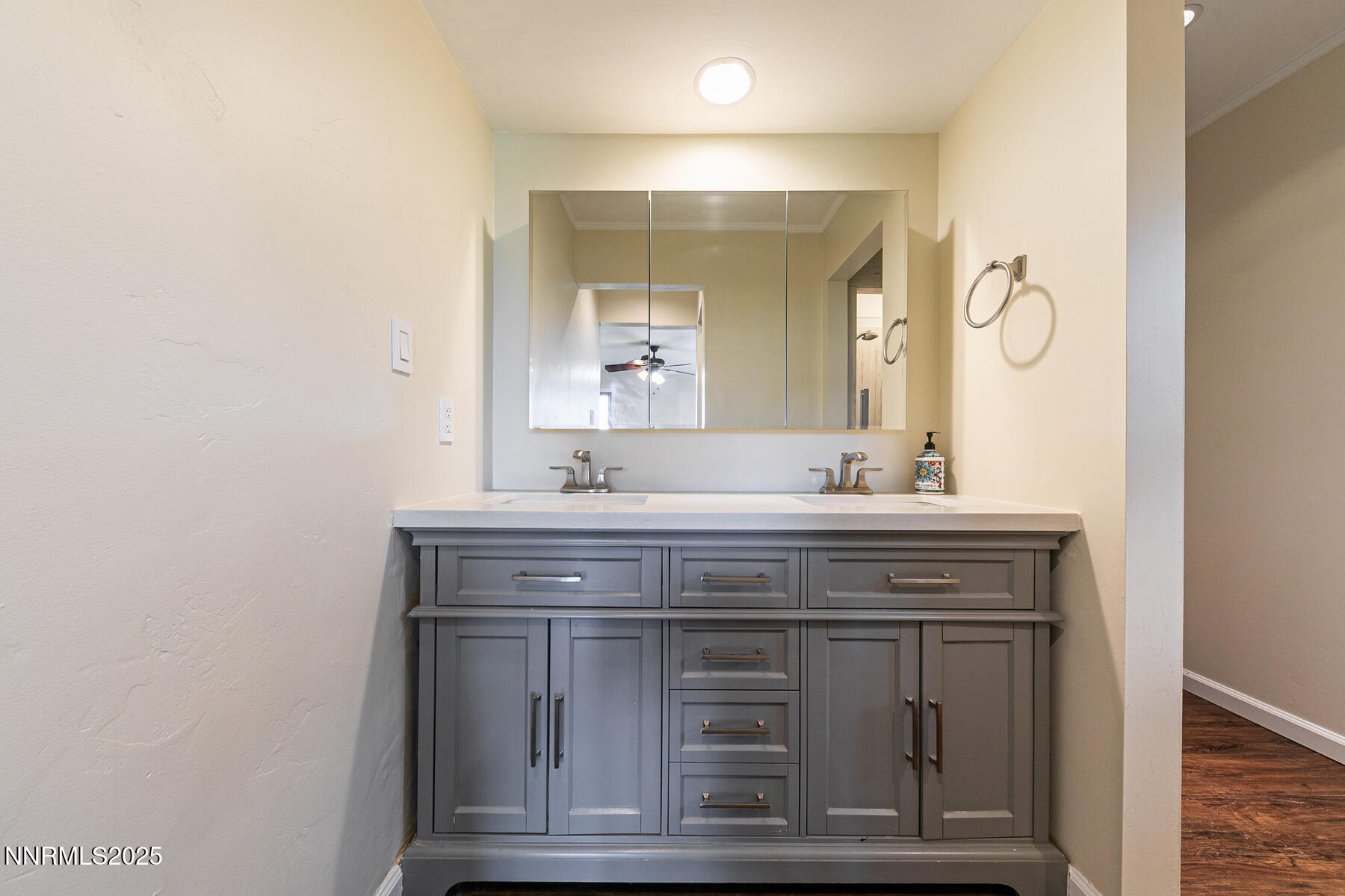 2000 Manzanita Ln Reno NV 89509 USA-043-