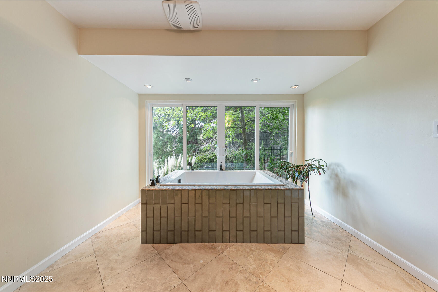 2000 Manzanita Ln Reno NV 89509 USA-034-