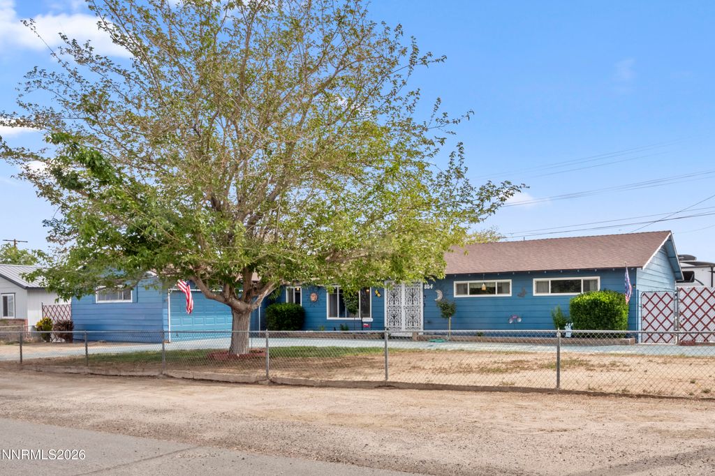 Photo of 804 K Street, Hawthorne, NV 89415 (MLS # 260005071)