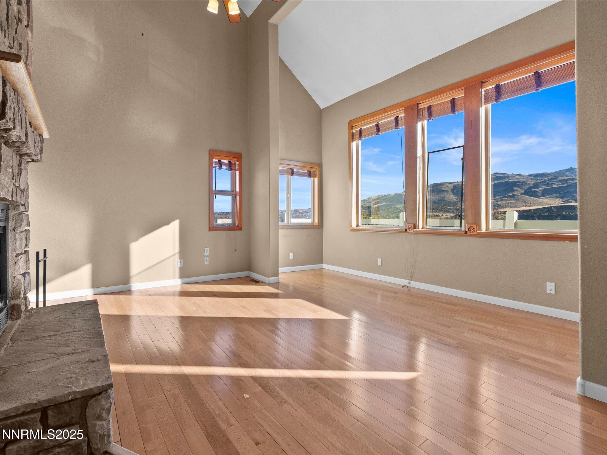 21-8120 Leroy St-120