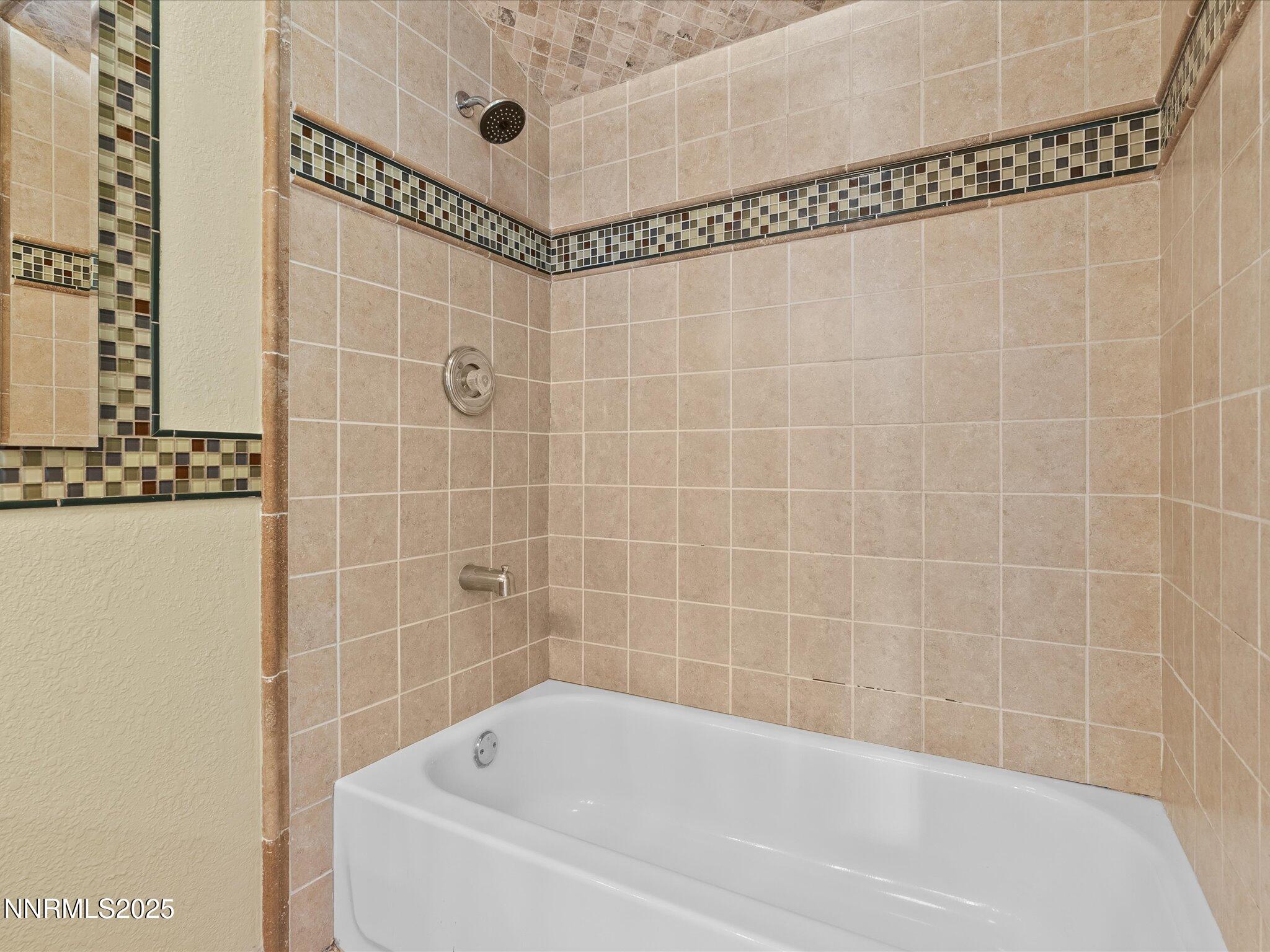 43-8120 Leroy St-142