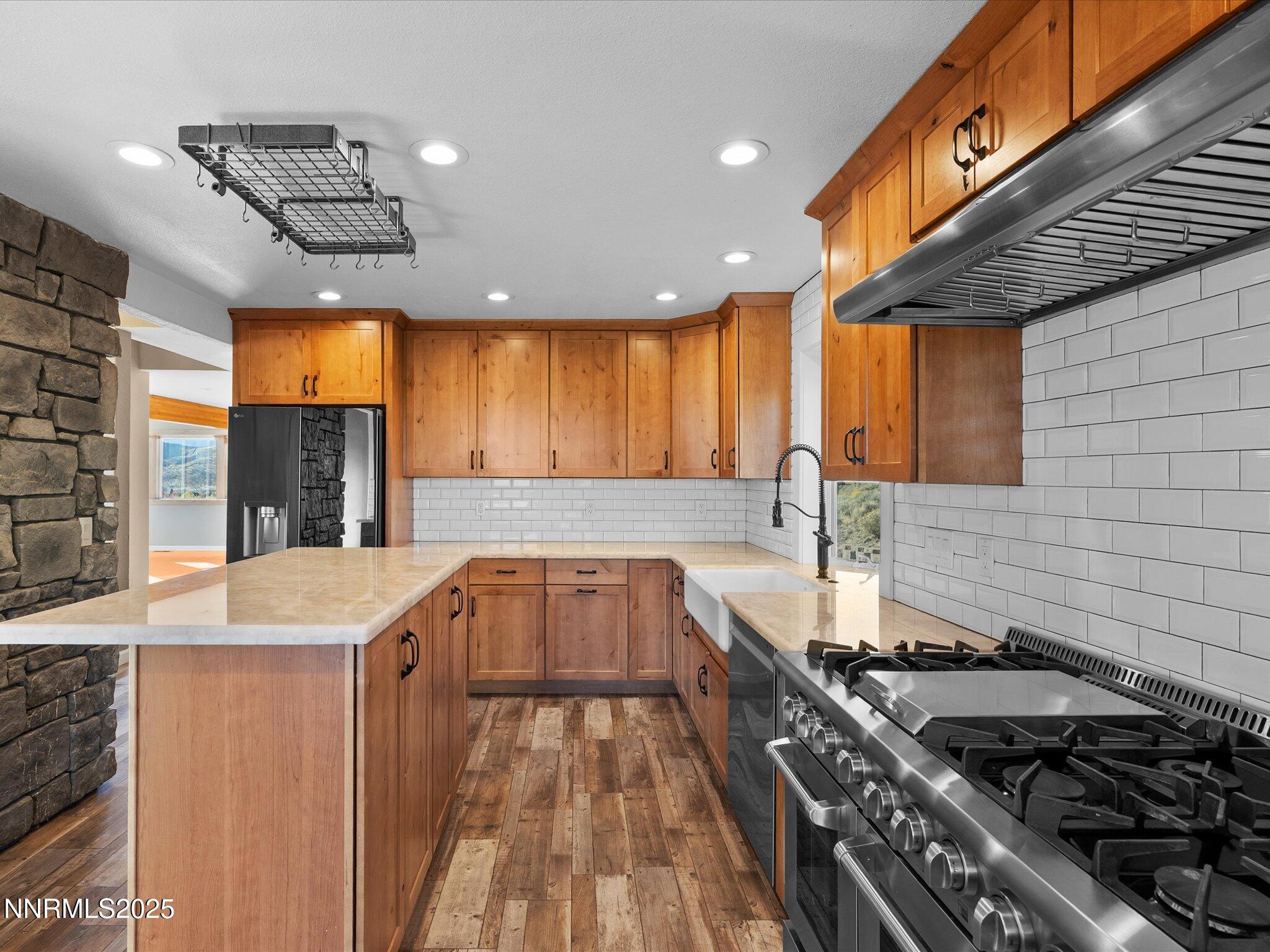 29-8120 Leroy St-128