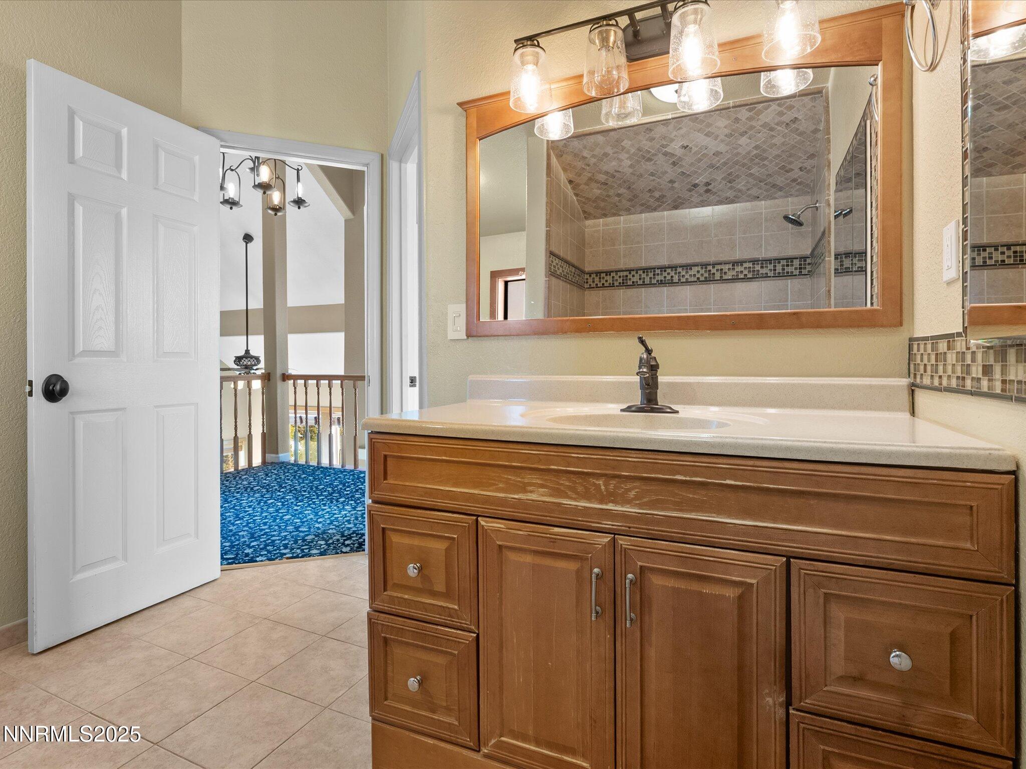 44-8120 Leroy St-143