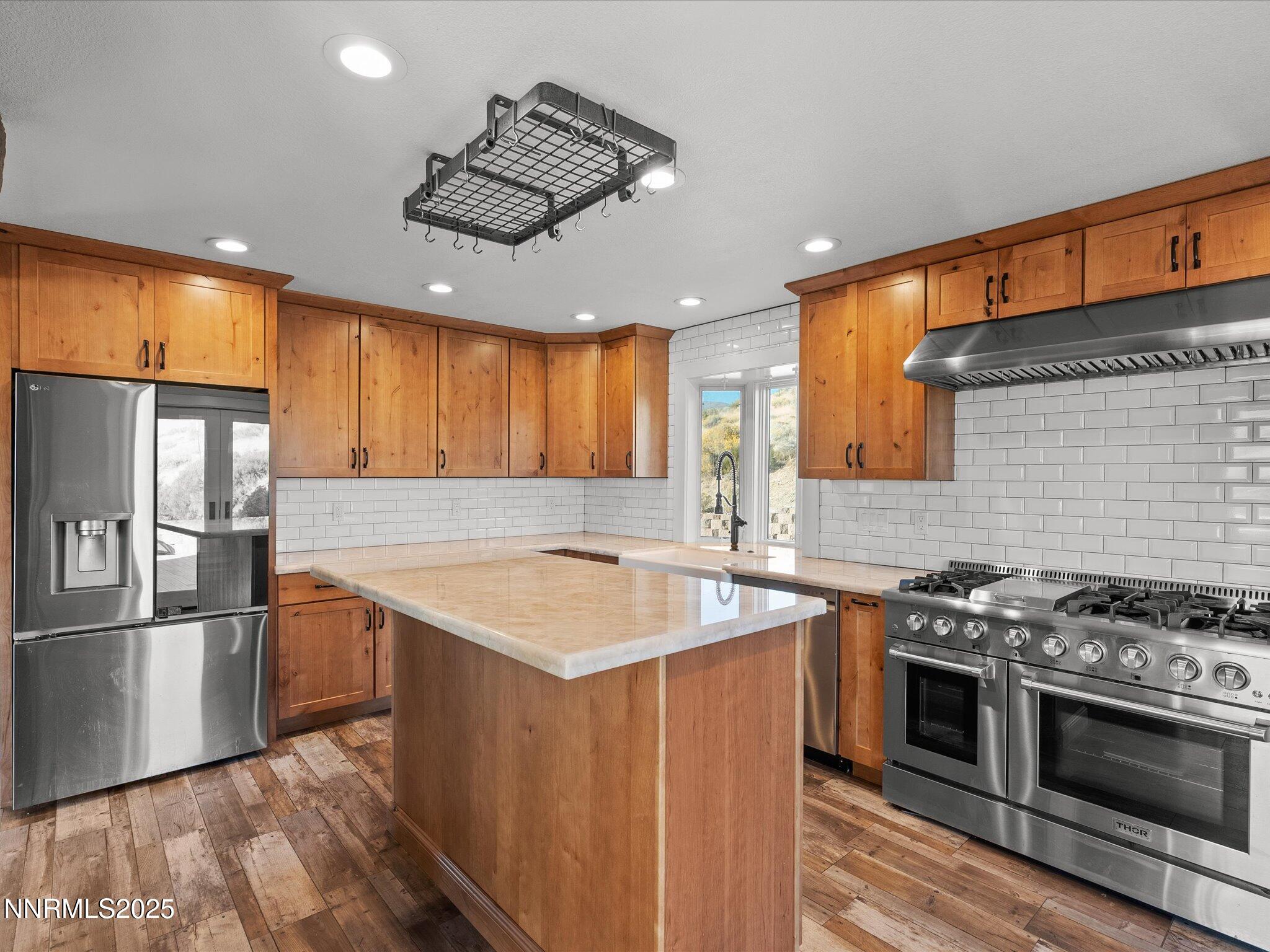 28-8120 Leroy St-127