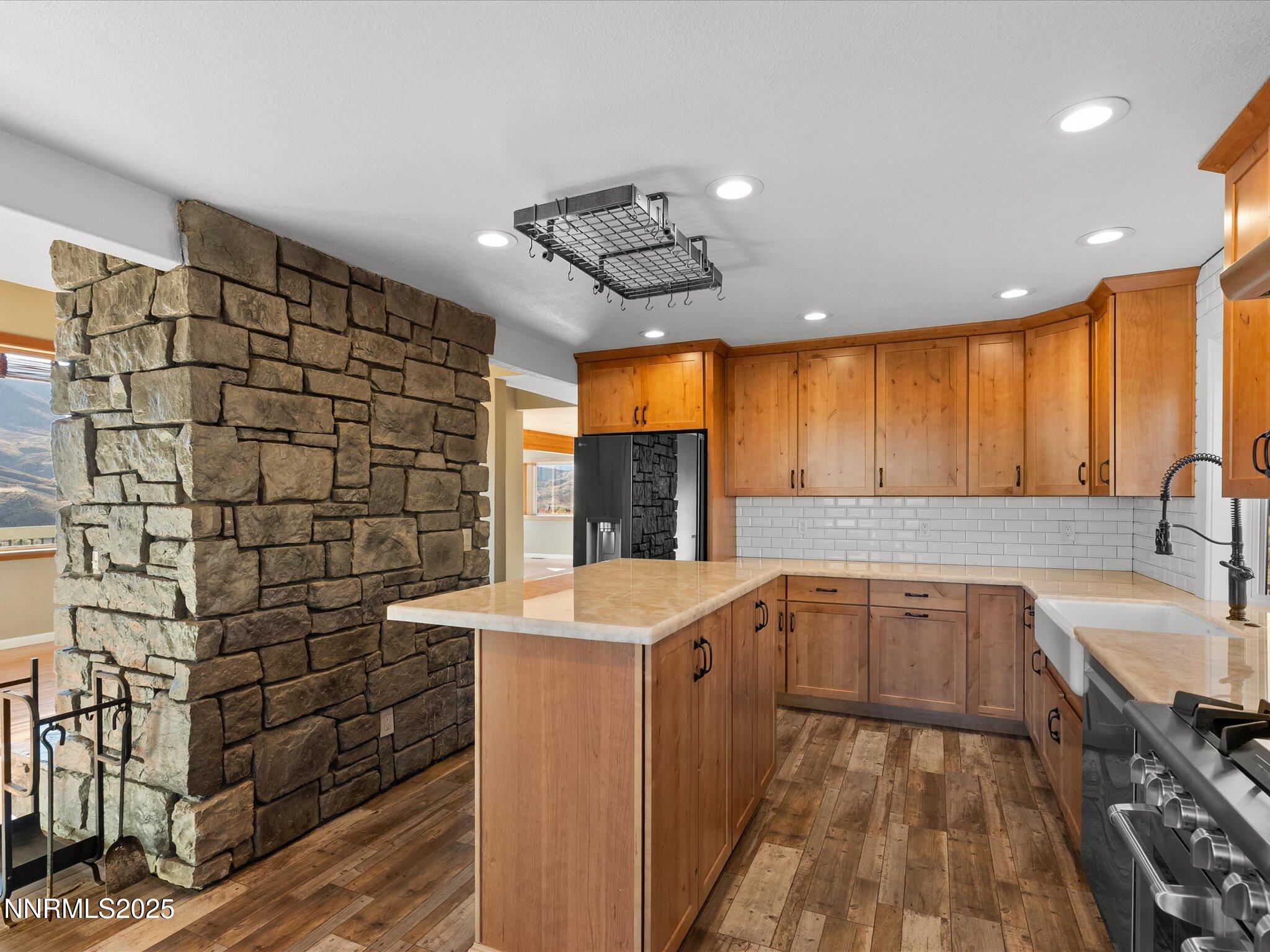 30-8120 Leroy St-129