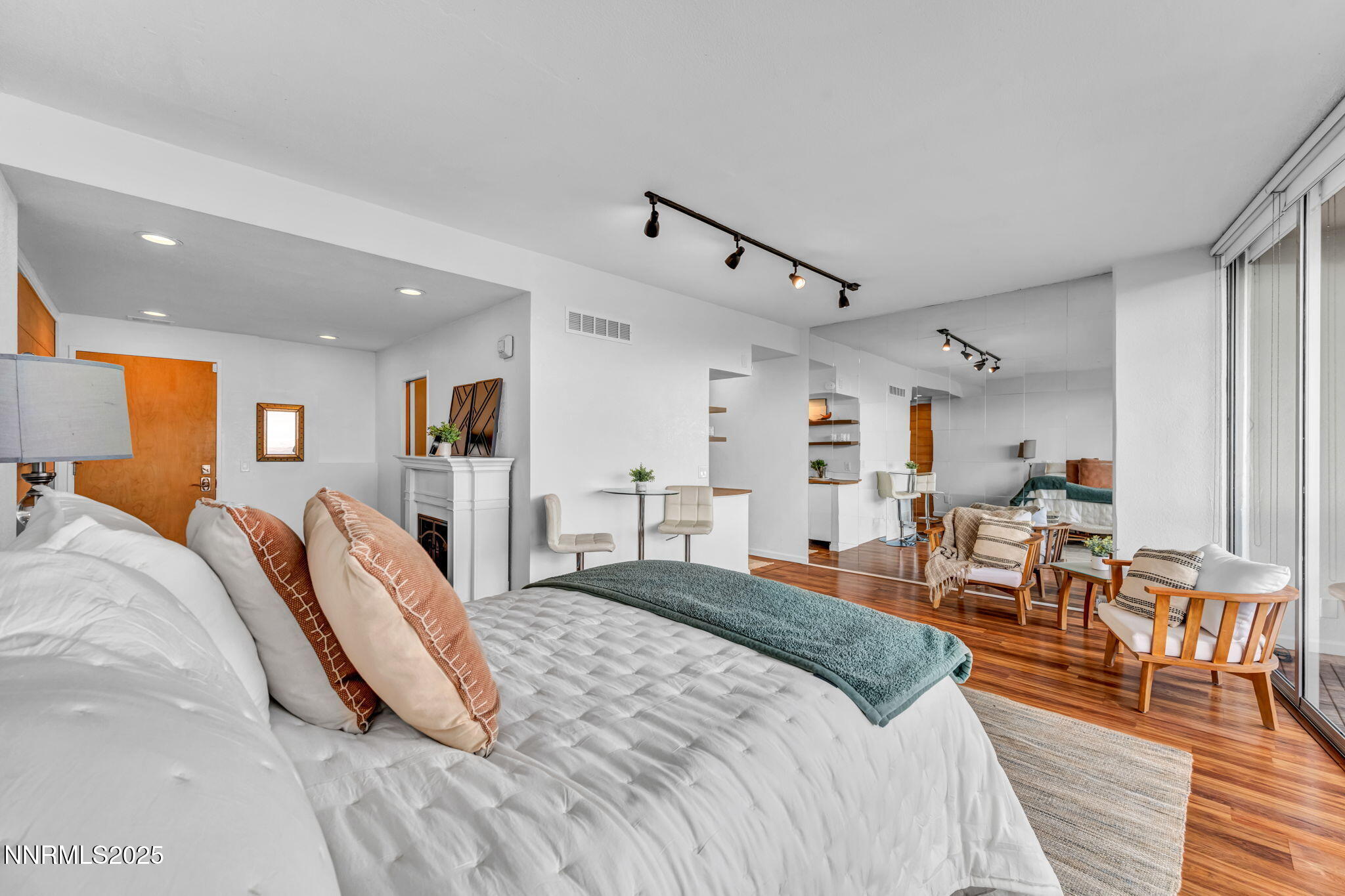 46-web-or-mls-100-n-arlington-ave-22-c