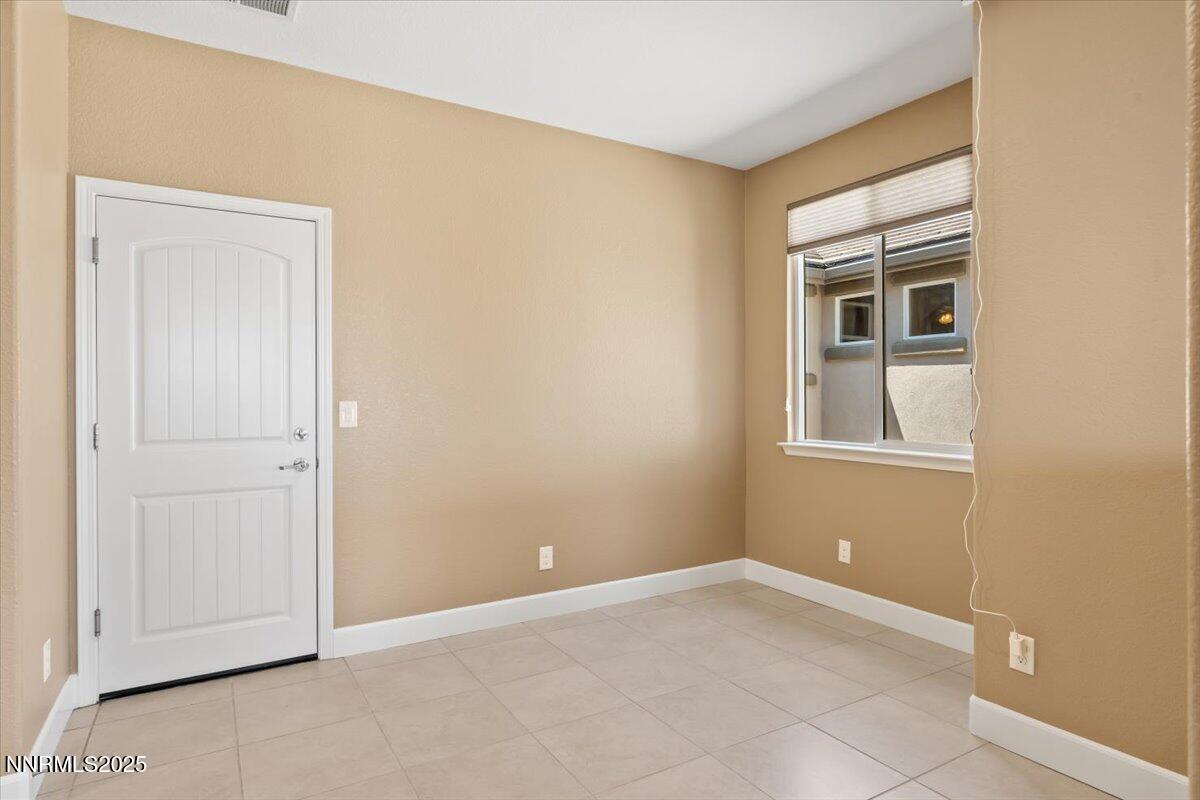 16-1080 S University Park Loop Reno NV 8